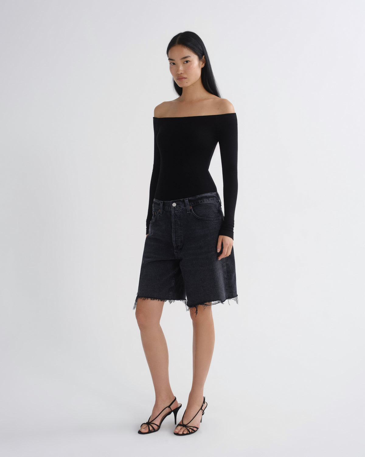 agolde-indra-short-denimshorts-bounce-schwarz-used image 4