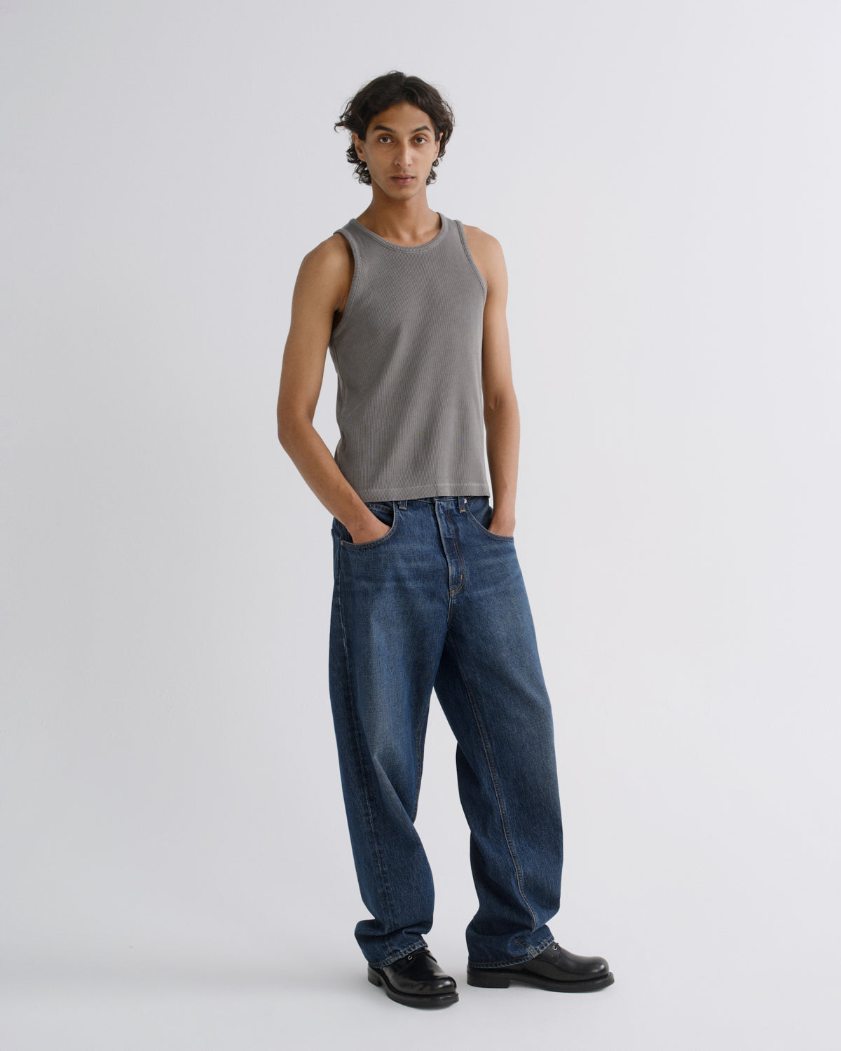 agolde-viggo-tank-top-herren-pewter-rippstrick image 4