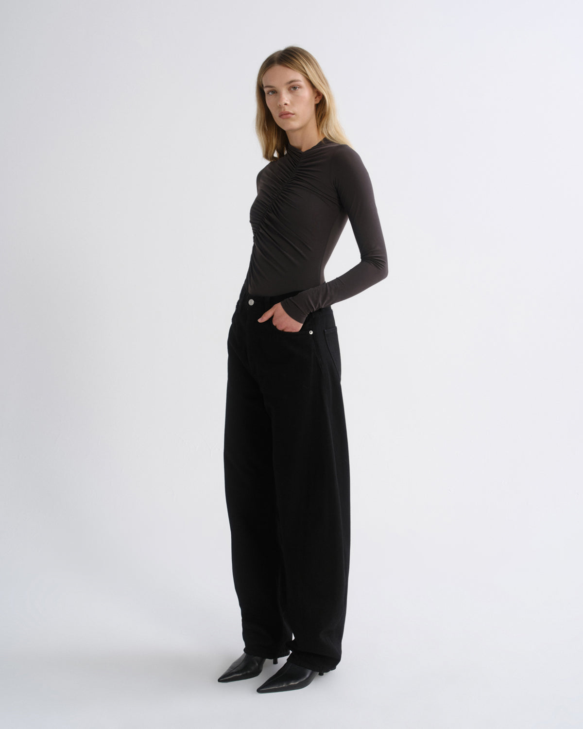 agolde-luna-jean-damen-jeans-schwarz-cover-high-rise image 4