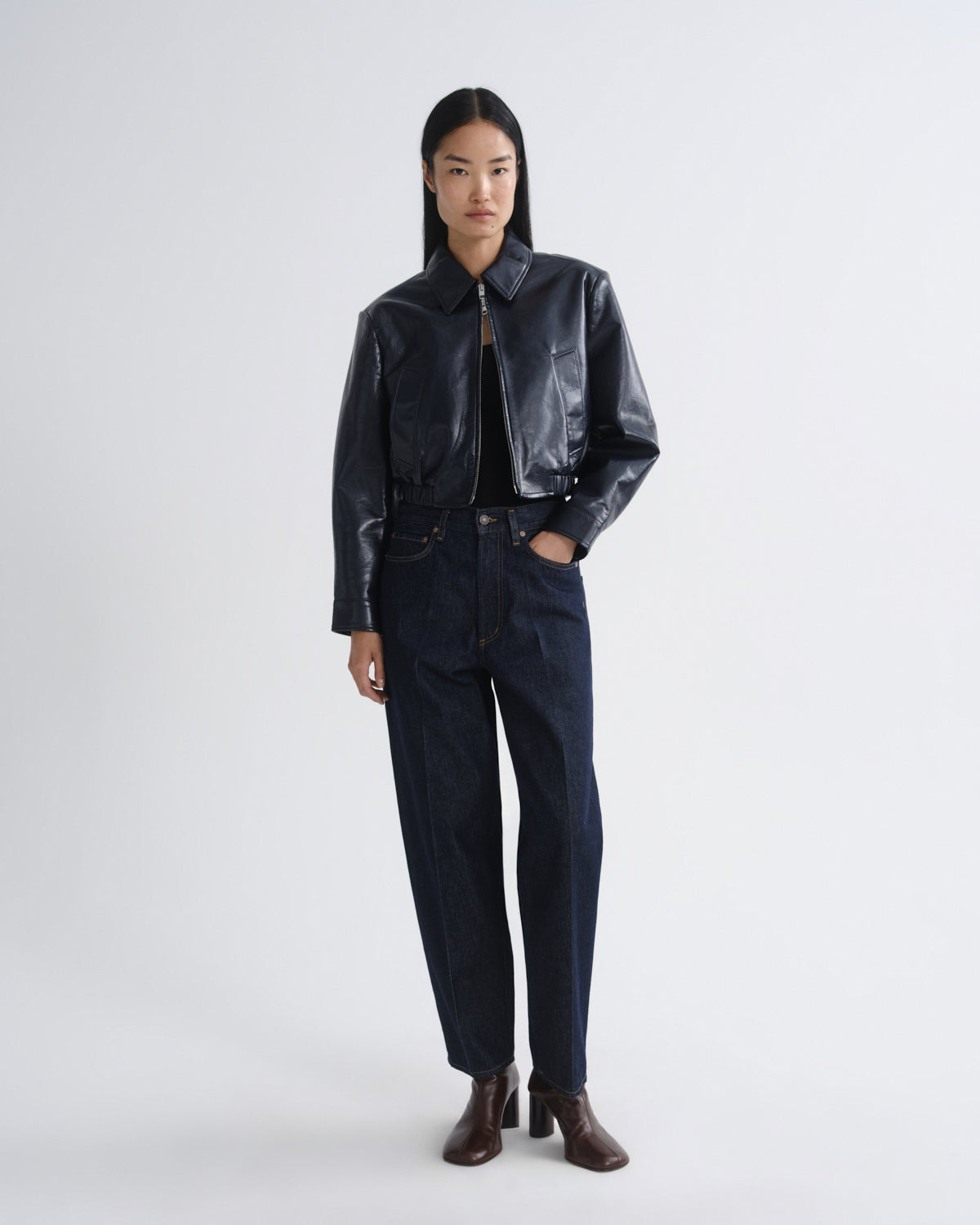 agolde-nahla-cropped-jacket-lederjacke-navy image 5