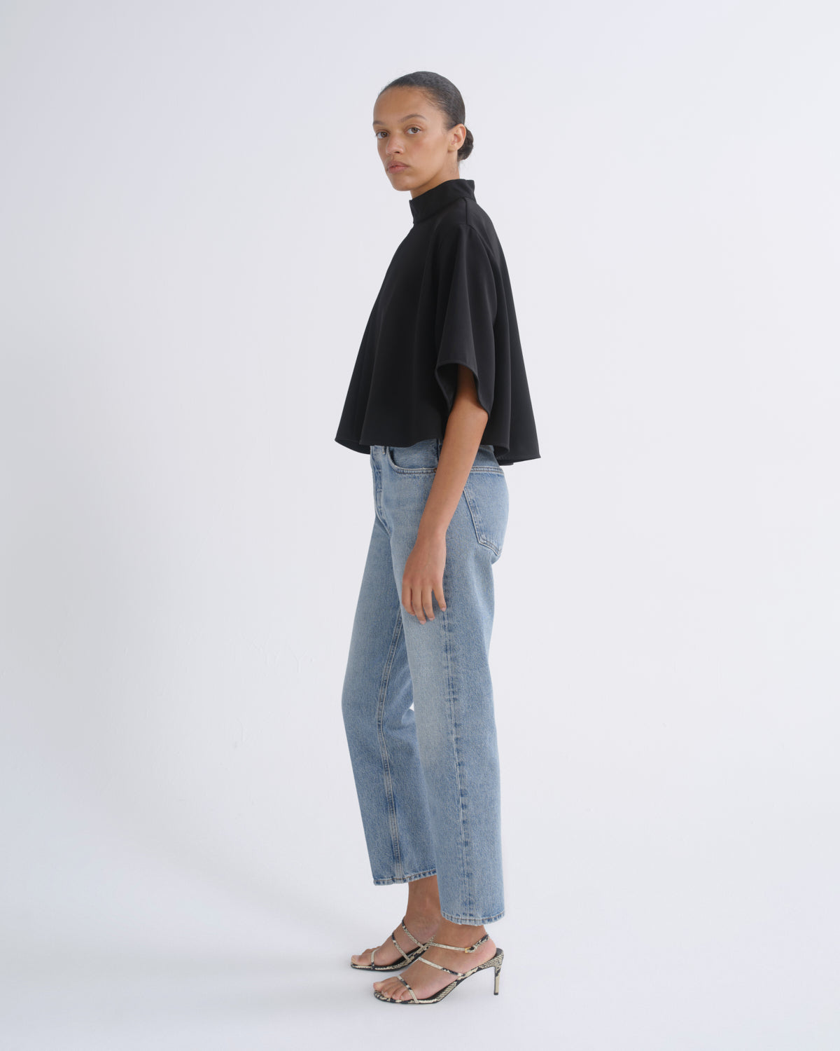 agolde-90-s-pinch-waist-crop-stage-damenjeans-indigo image 4