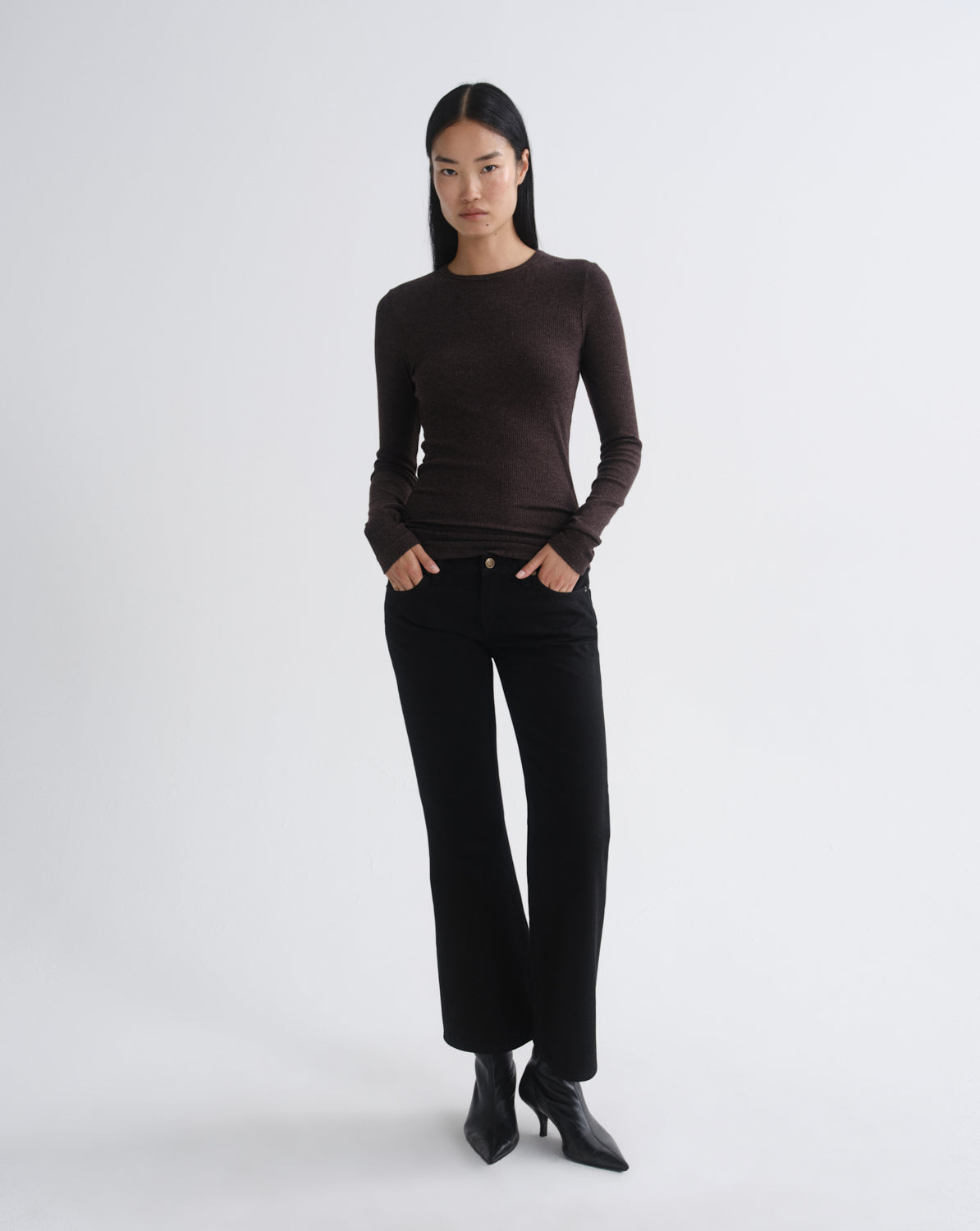 agolde-delphi-slim-tee-damen-langarmshirt-braun-ganache image 5