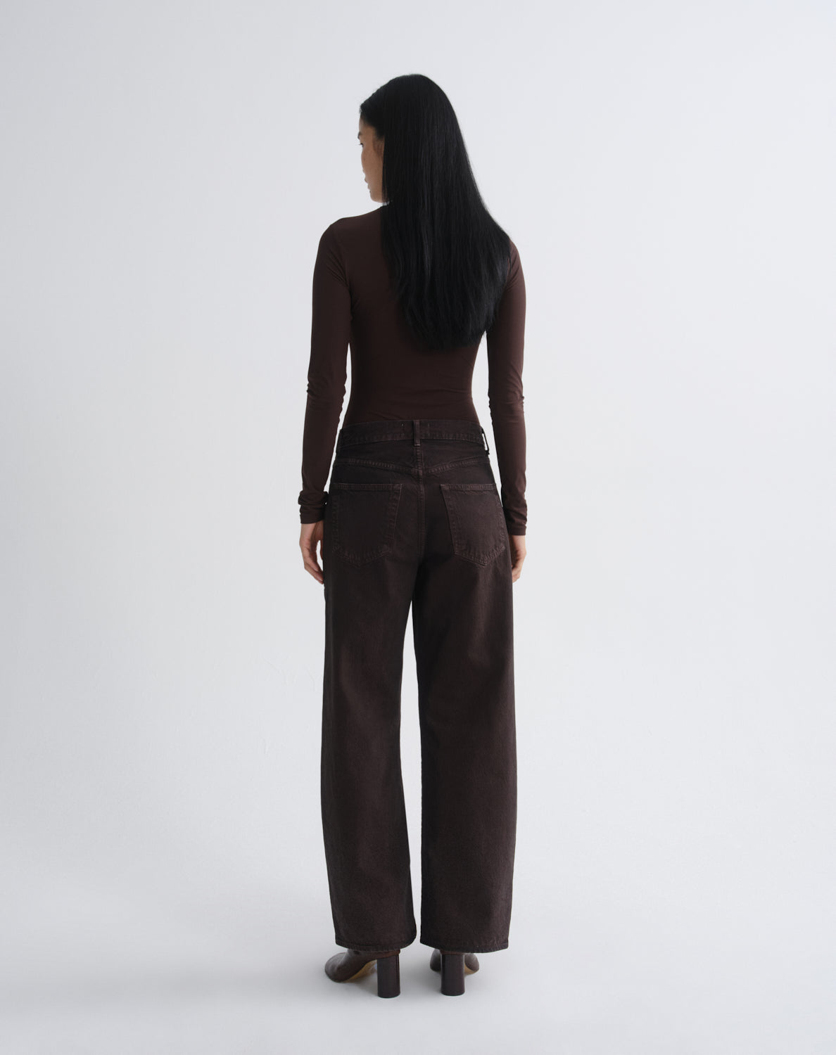 agolde-low-curve-utility-jean-deep-roast-braun-petite image 2