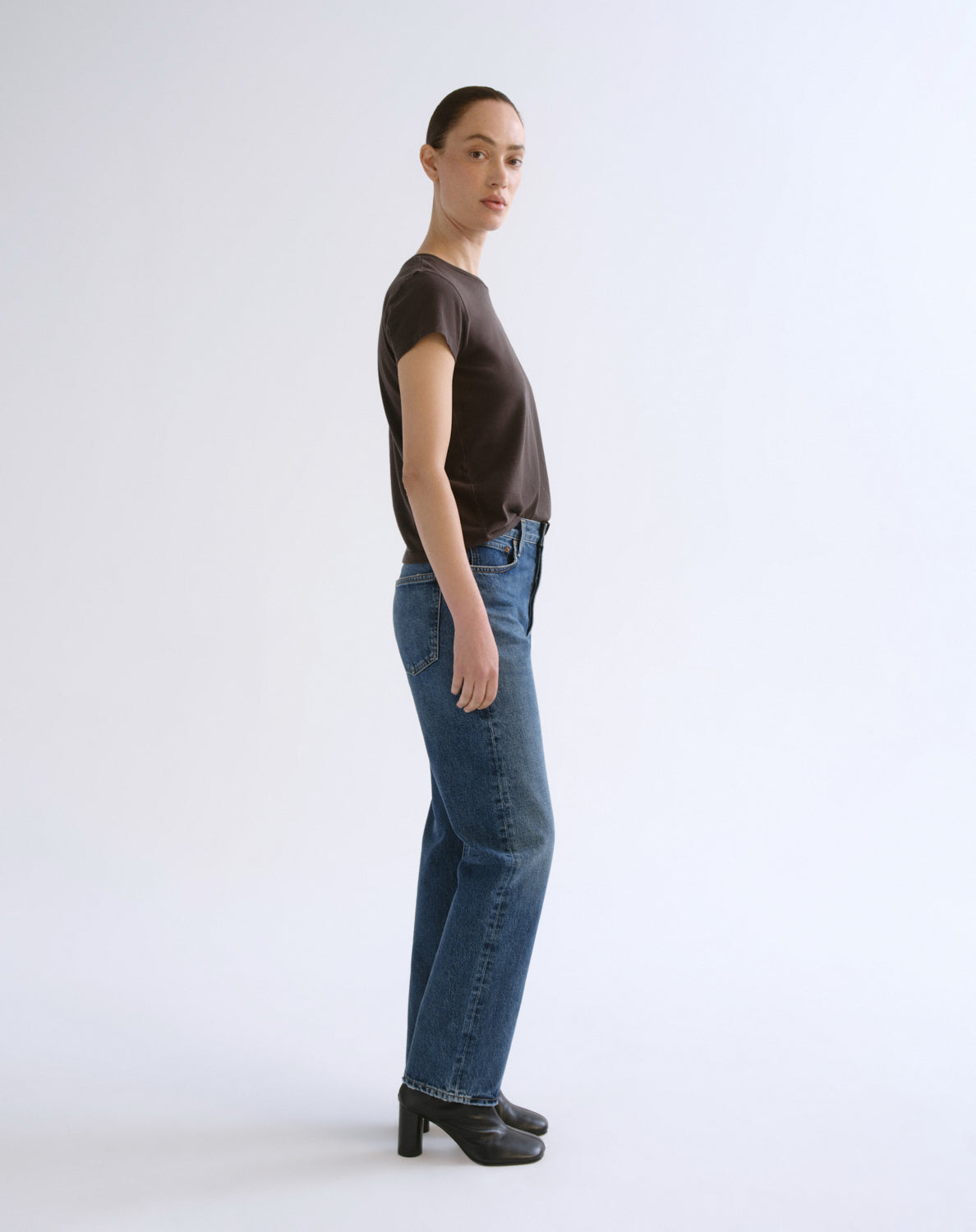 agolde-adine-t-shirt-forge-braun-bio-baumwolle image 4