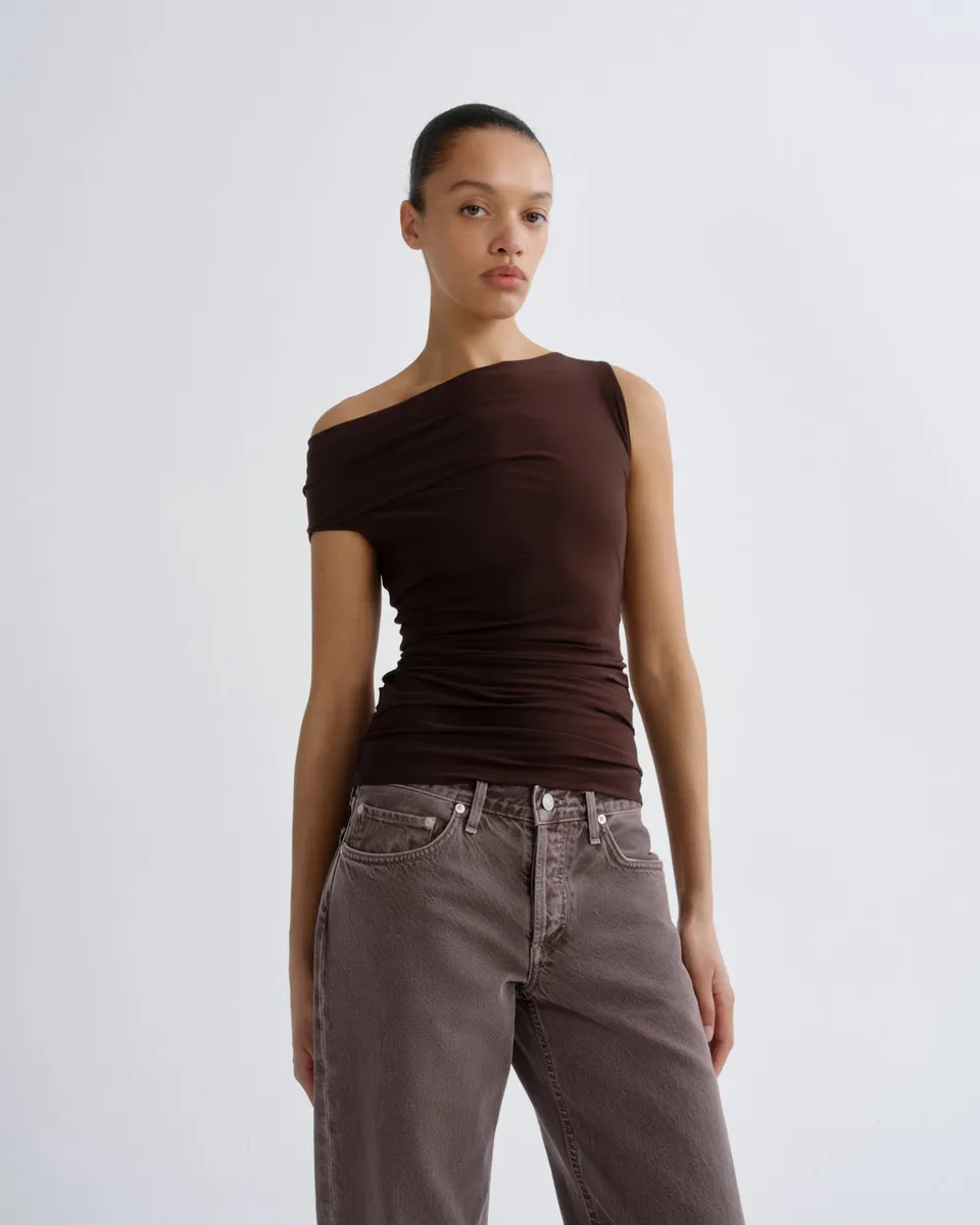 agolde-carlin-one-shoulder-top-chocolate-braun image 1