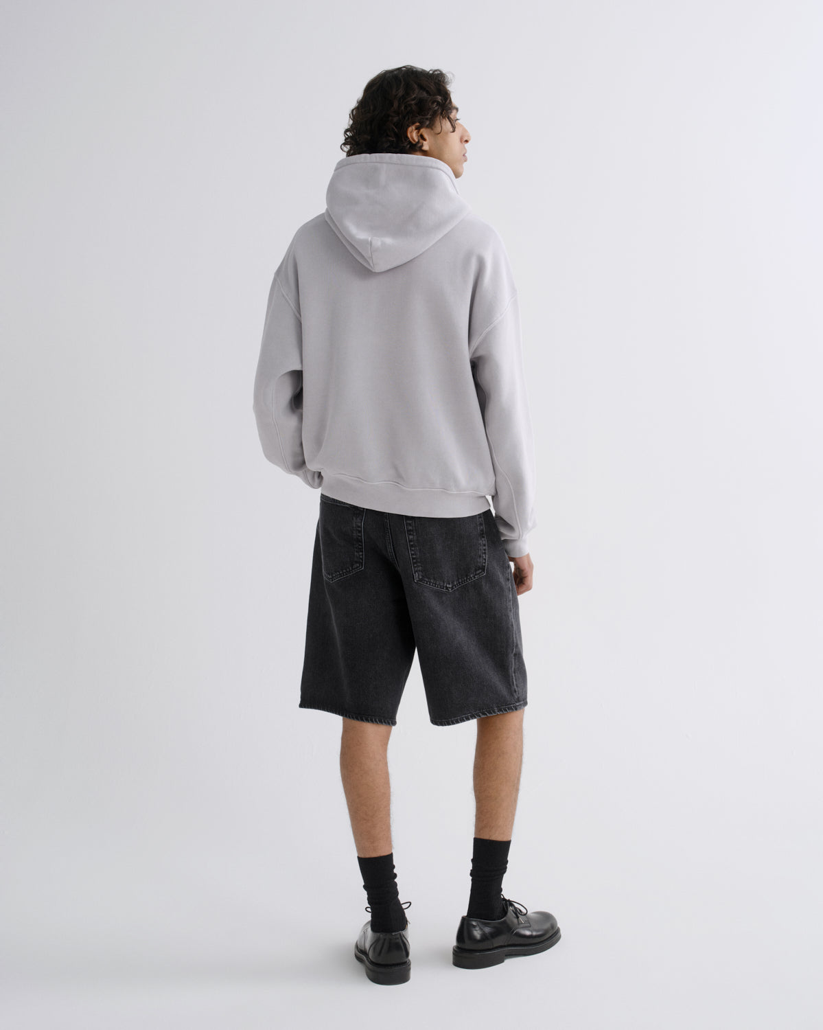 agolde-skate-short-paradox-jeansshorts-schwarz image 2