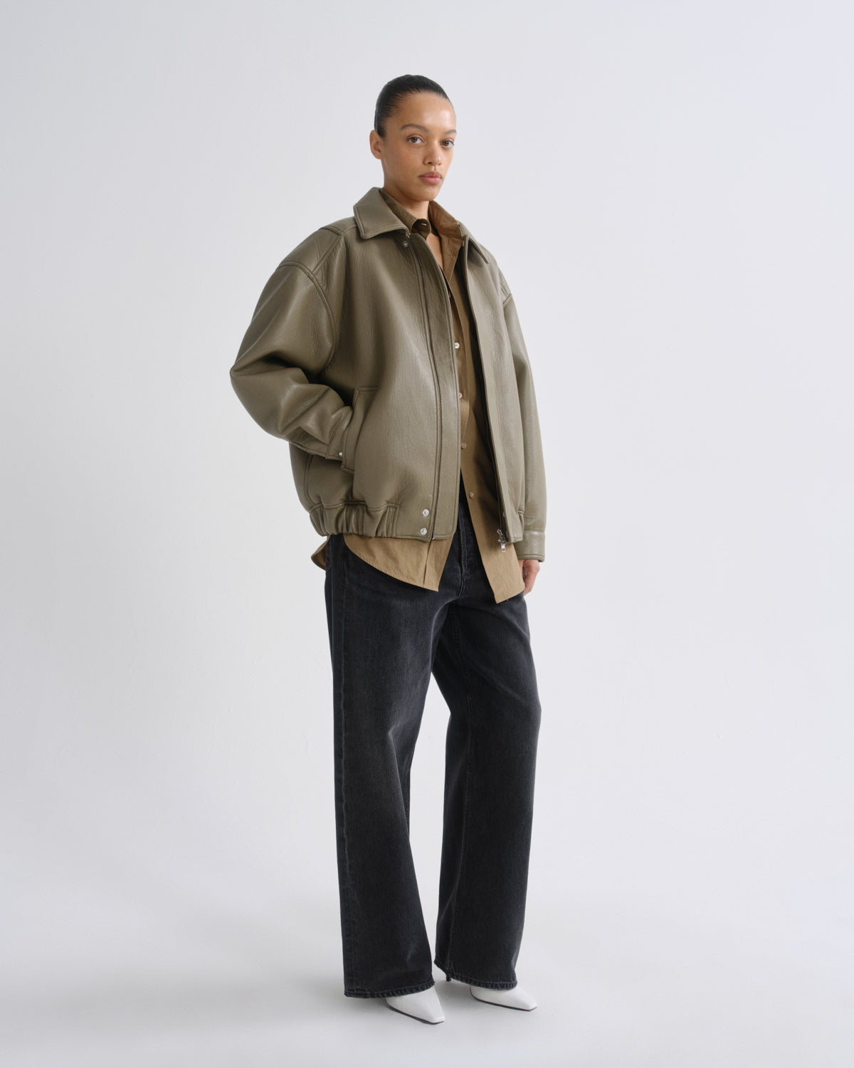 agolde-ona-bomberjacke-canopy-kunstleder-gr-n image 3