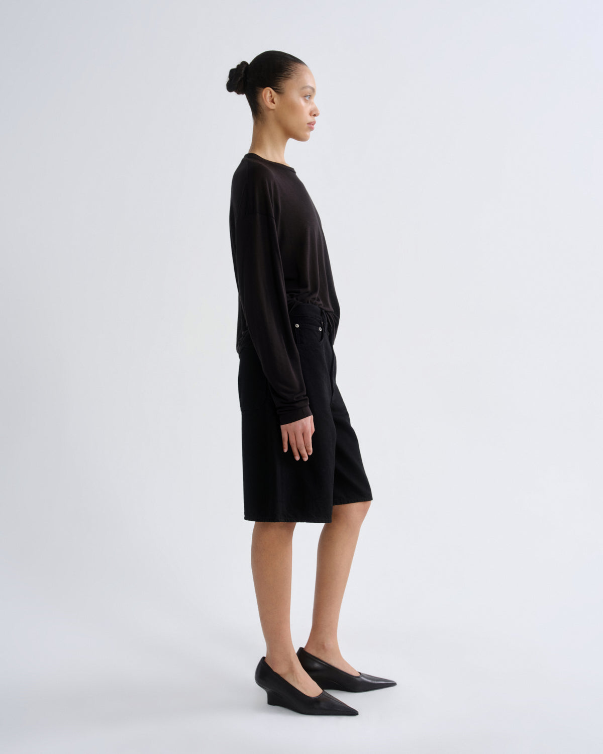 agolde-nolan-short-weightless-shorts-cover-schwarz image 3