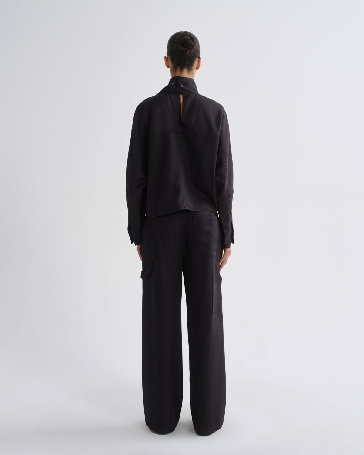 agolde-kembra-top-charcoal-top-dunkelgrau-bindeband image 2