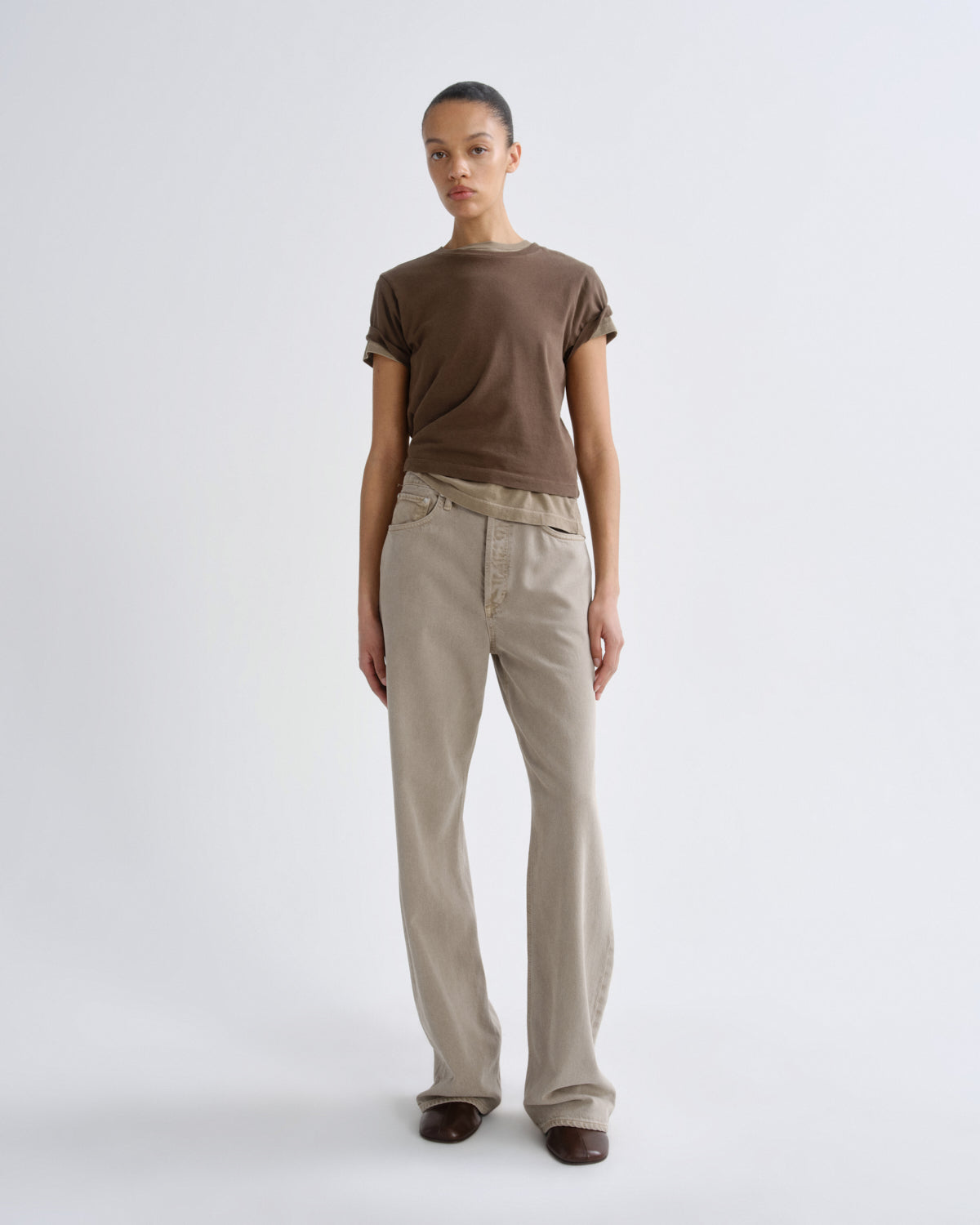 agolde-adine-shrunken-t-shirt-uniform-oliv-bio-baumwolle image 5