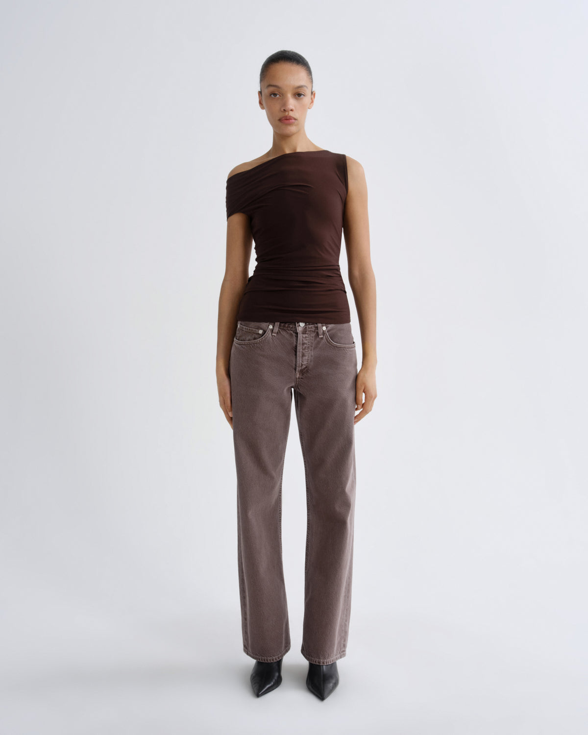 agolde-carlin-one-shoulder-top-chocolate-braun image 5