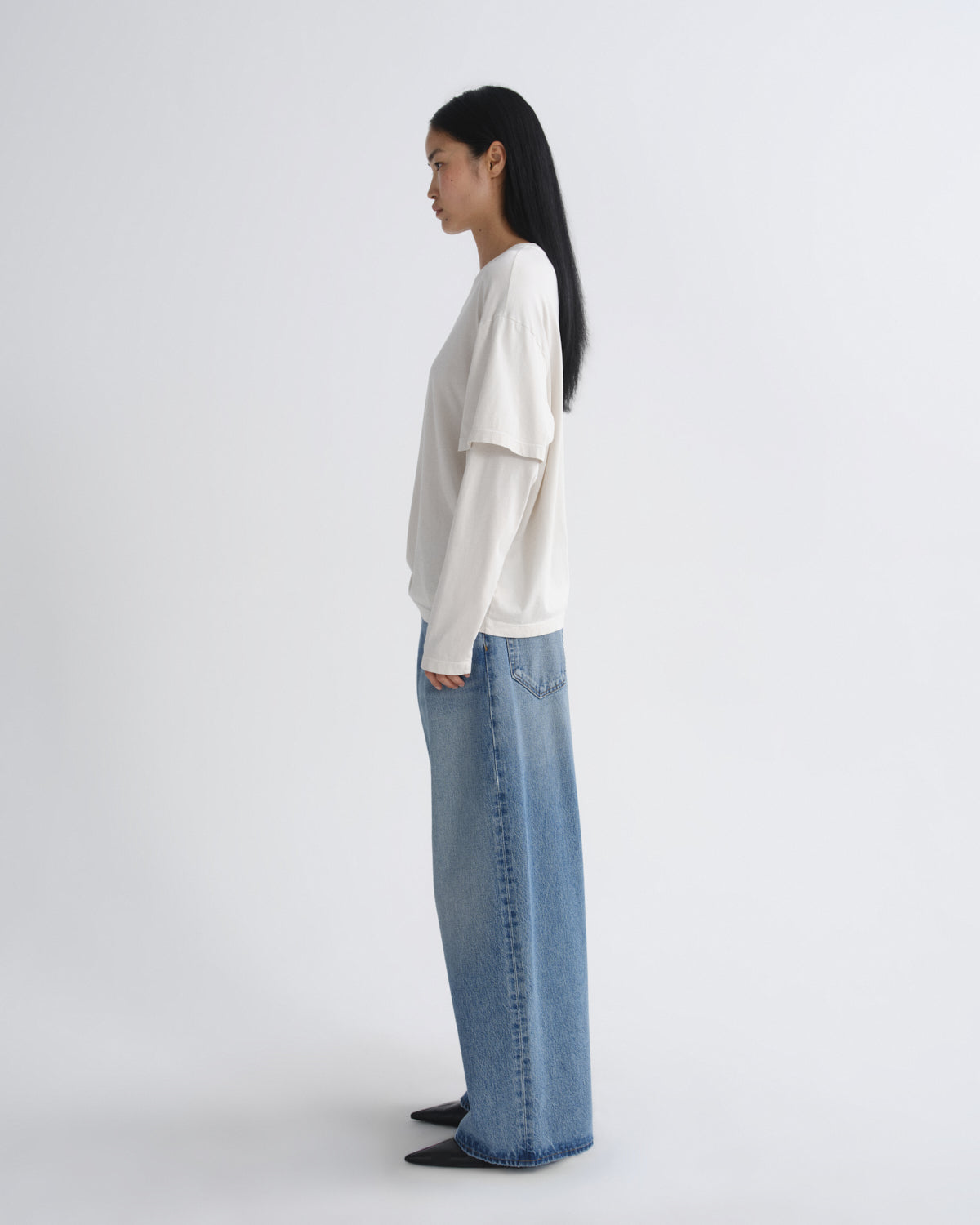 agolde-lois-tee-bone-t-shirt-creme-bio-baumwolle image 4