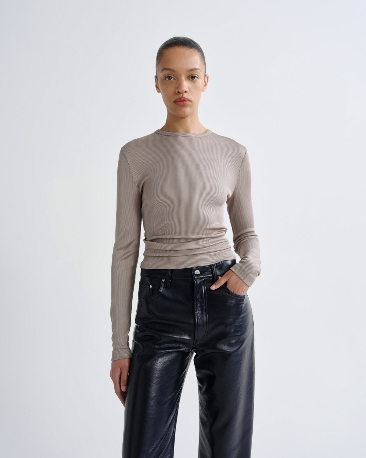 agolde-delphi-slim-tee-langarmshirt-taupe-beige image 1