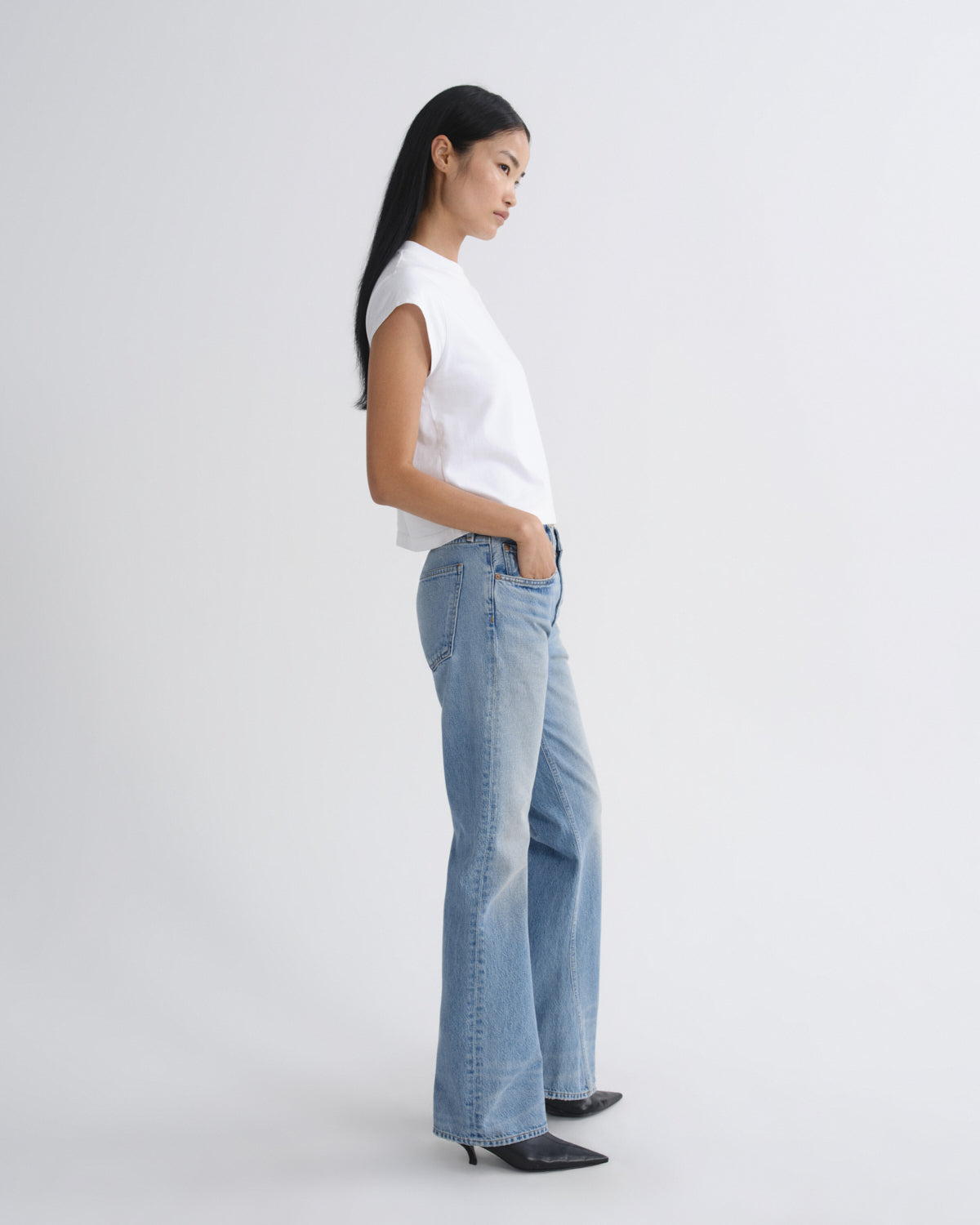 agolde-kick-boot-weightless-jeans-fraction-indigo image 3
