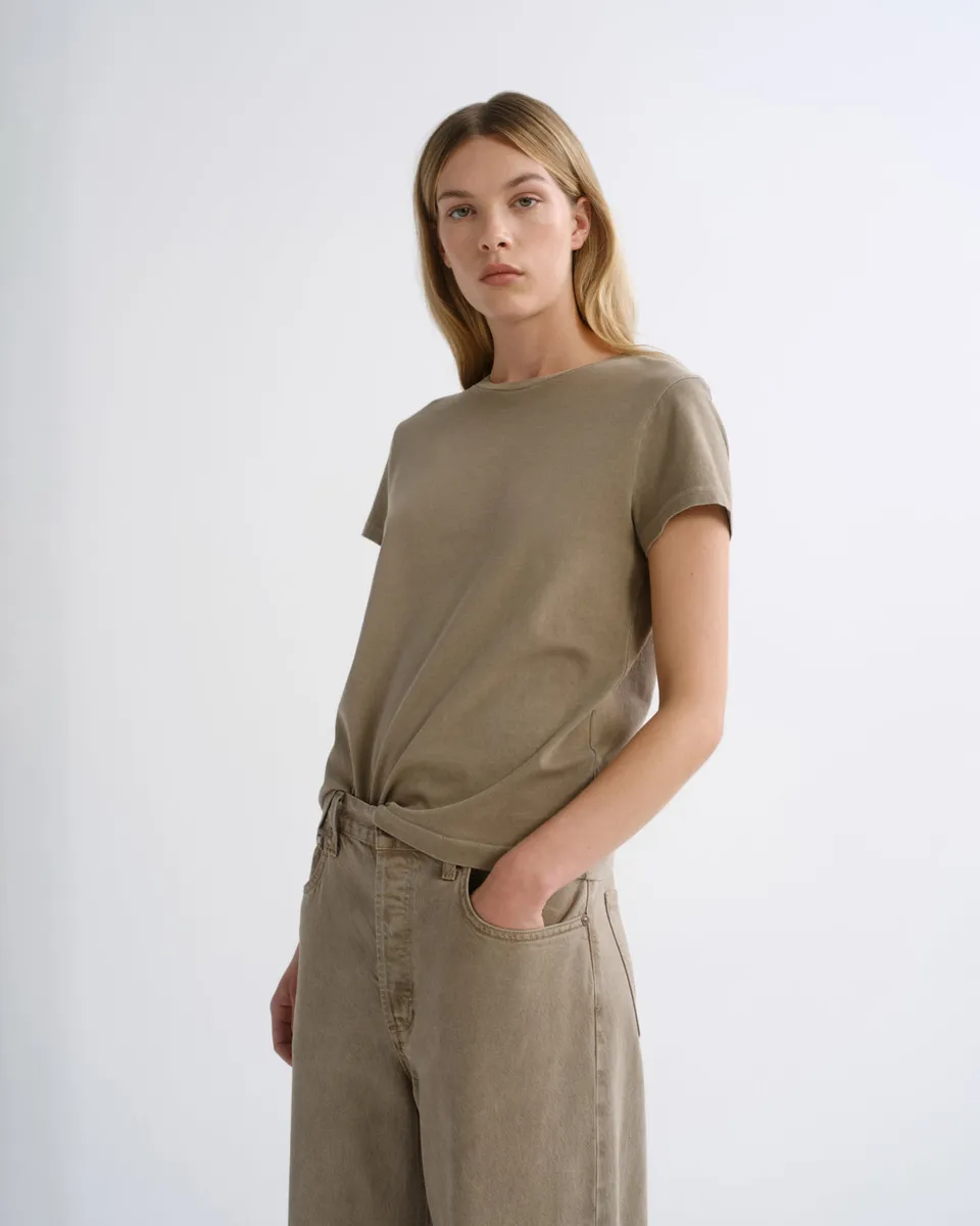 agolde-adine-long-line-tee-t-shirt-trail-braun image 1