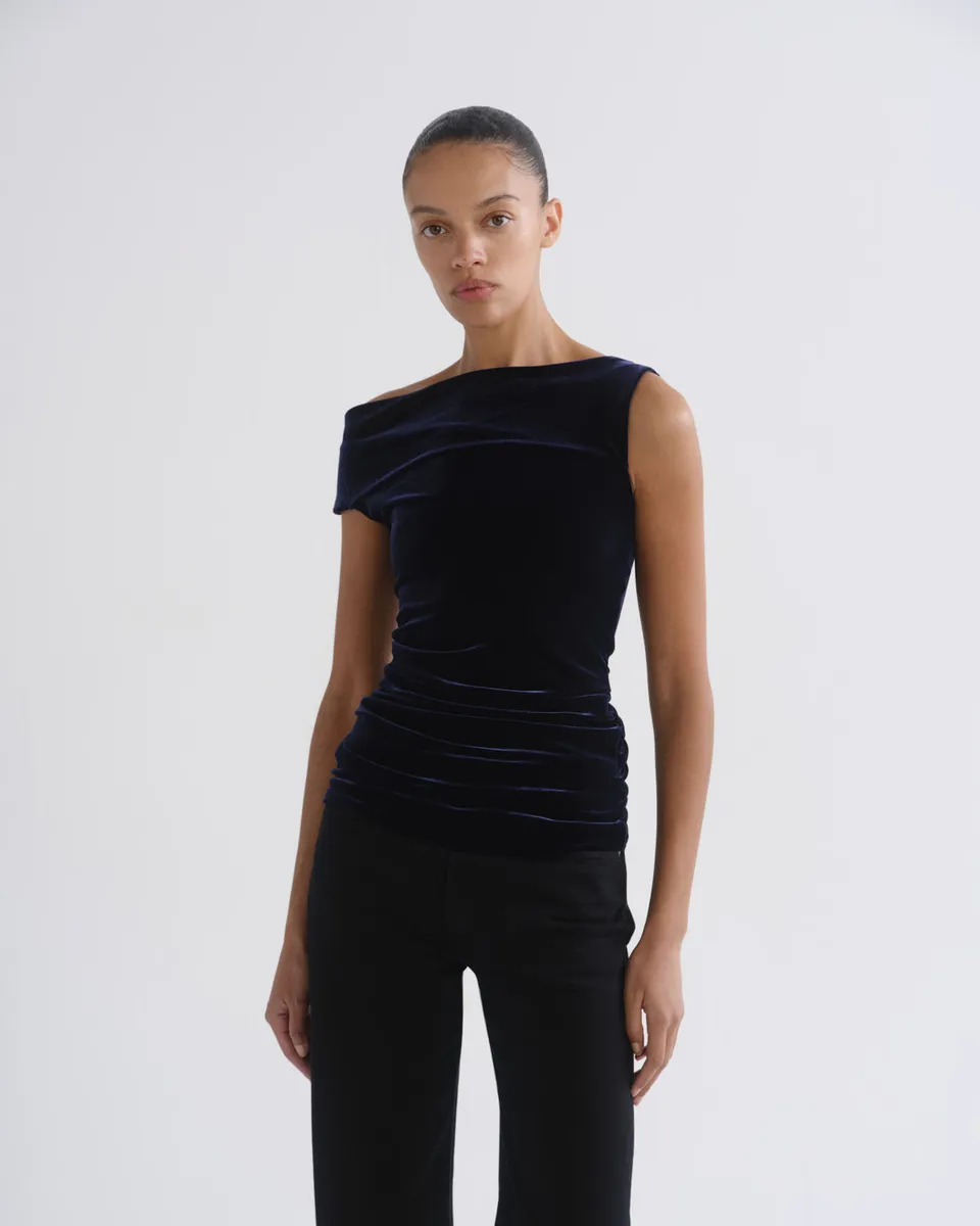 agolde-carlin-top-samtoberteil-royal-off-shoulder image 1