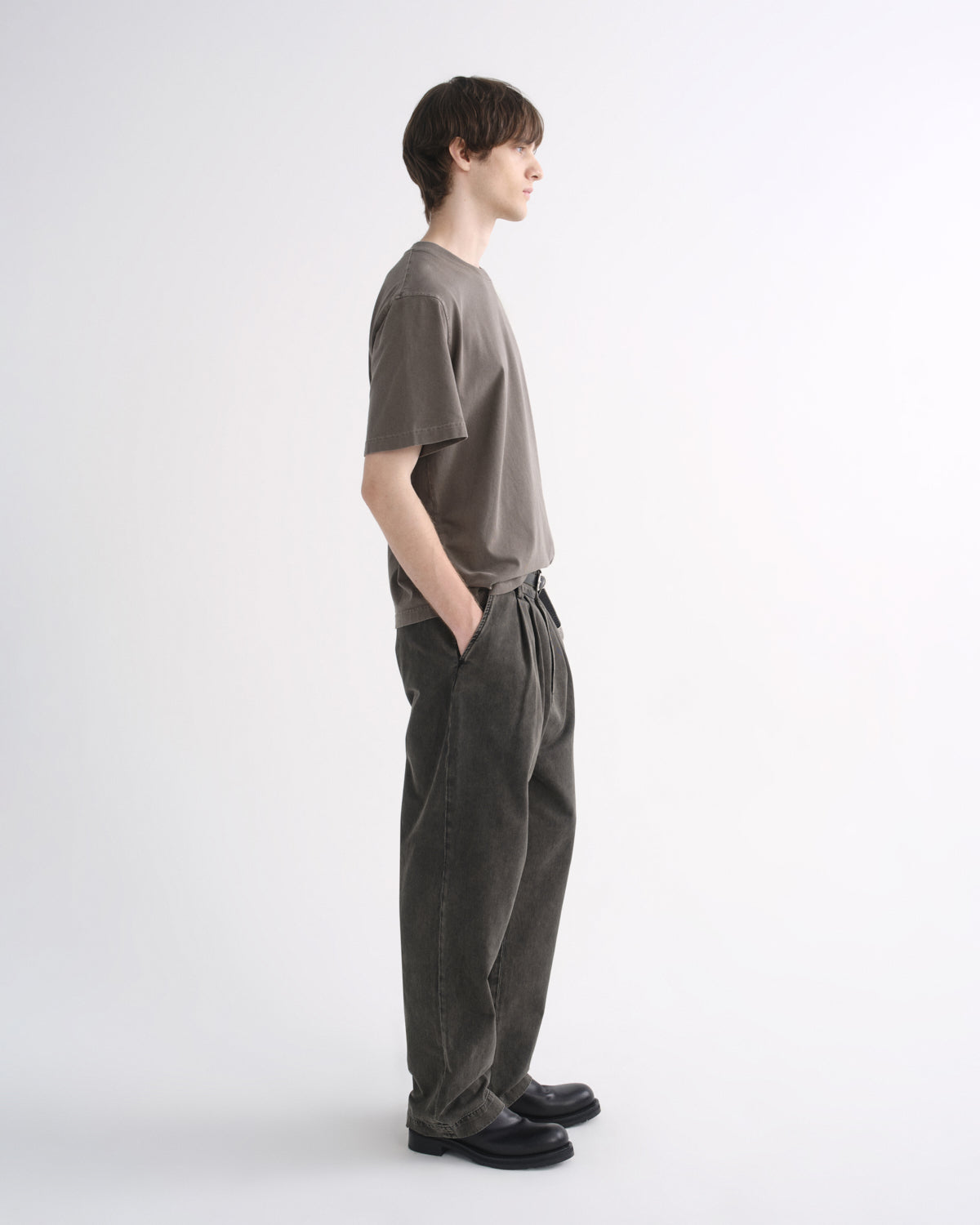 agolde-asha-mock-neck-tee-t-shirt-millstone-grau-leicht image 4