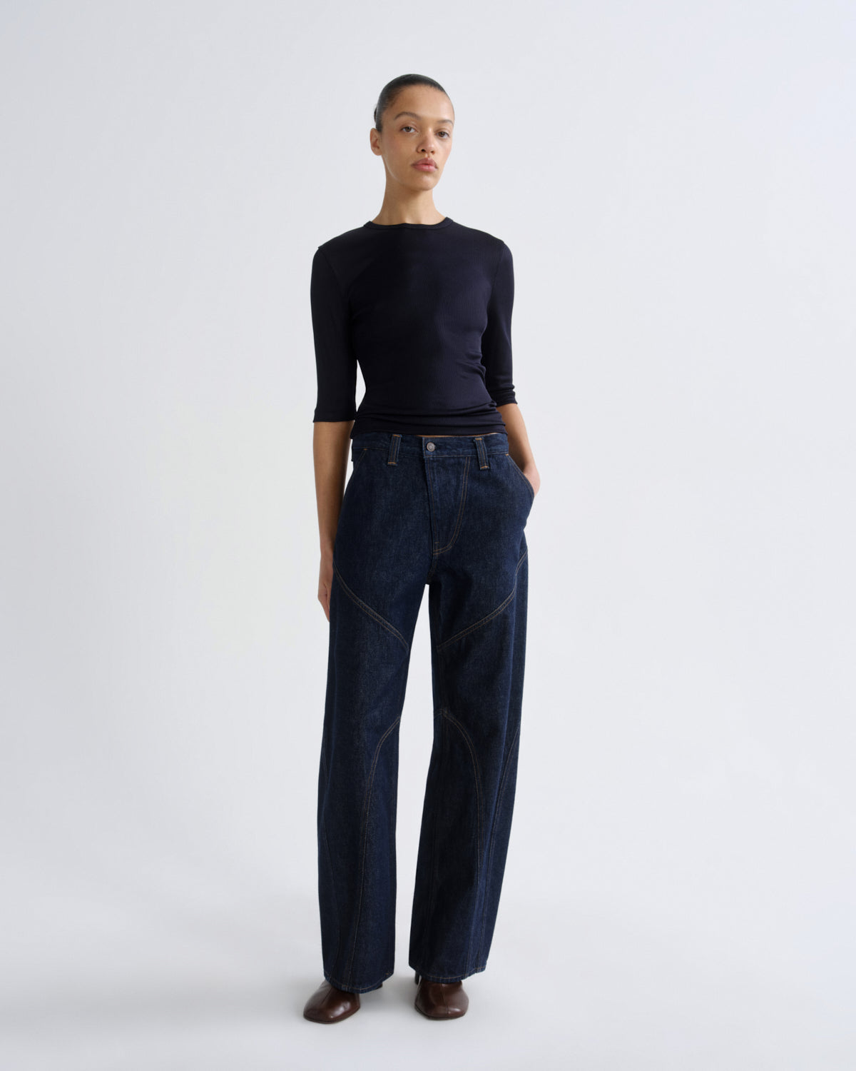 agolde-saige-t-shirt-navy-dunkelblau-stretch image 3
