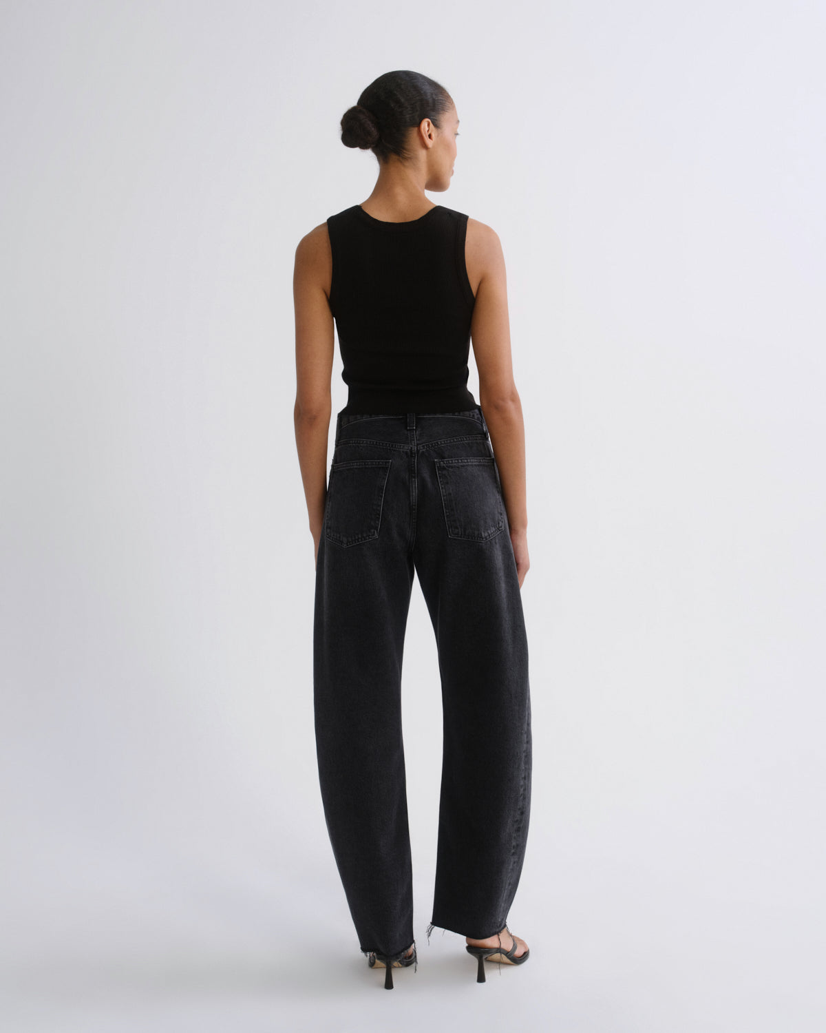agolde-shrunken-poppy-tank-top-schwarz-bio-baumwolle image 2