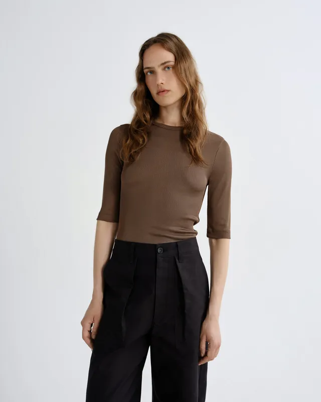agolde-saige-tee-t-shirt-brunel-khaki-rippe image 1