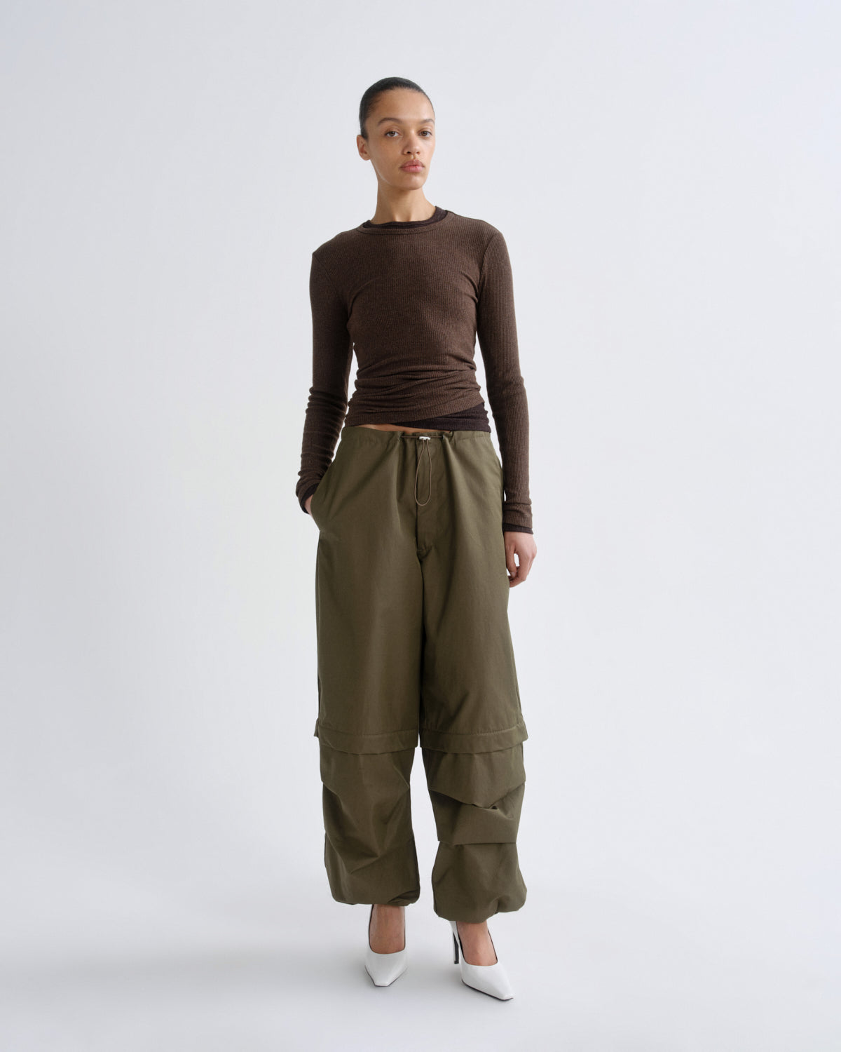 agolde-coulson-parachute-hose-willow-gr-n image 1
