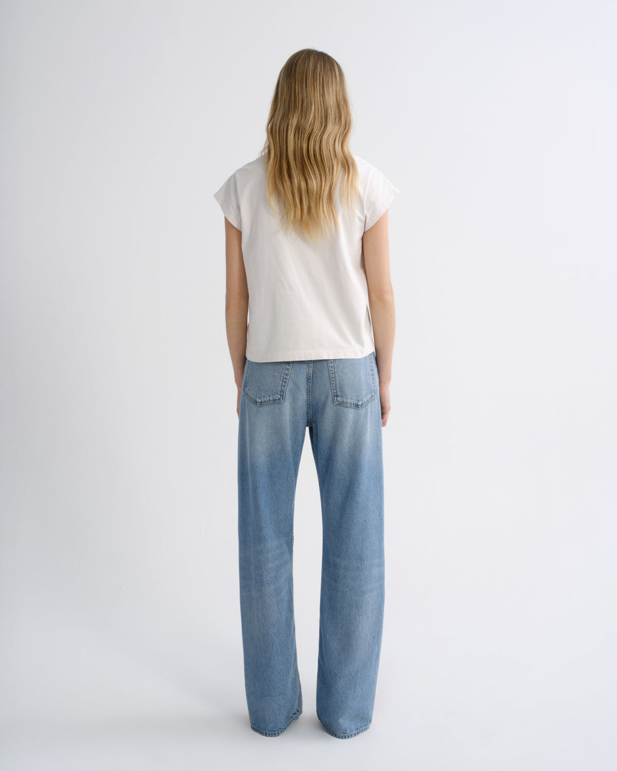 agolde-bryce-cap-sleeve-tee-bone-damen-wei image 2