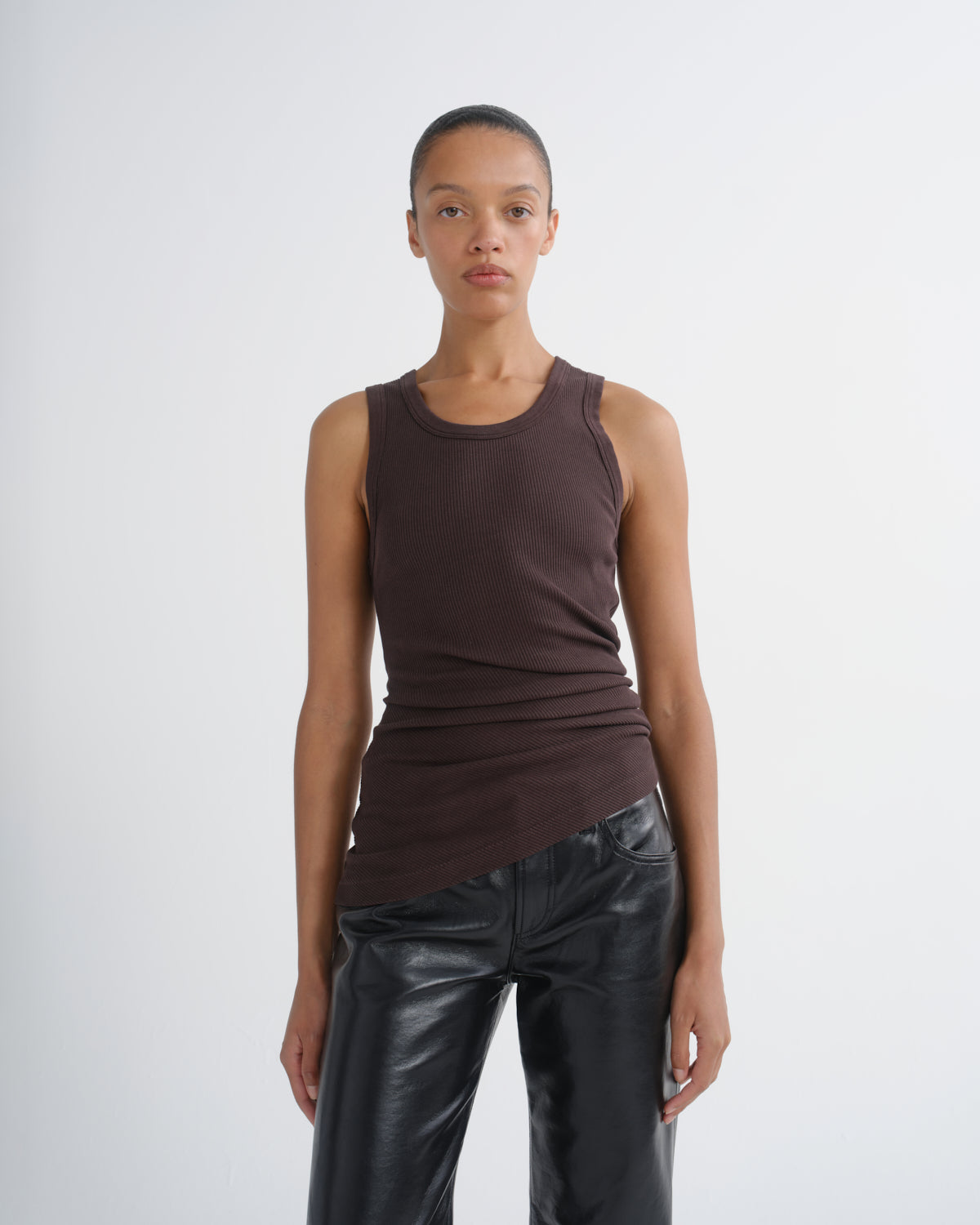 agolde-twisted-poppy-tank-top-tone-braun-rippstrick image 1
