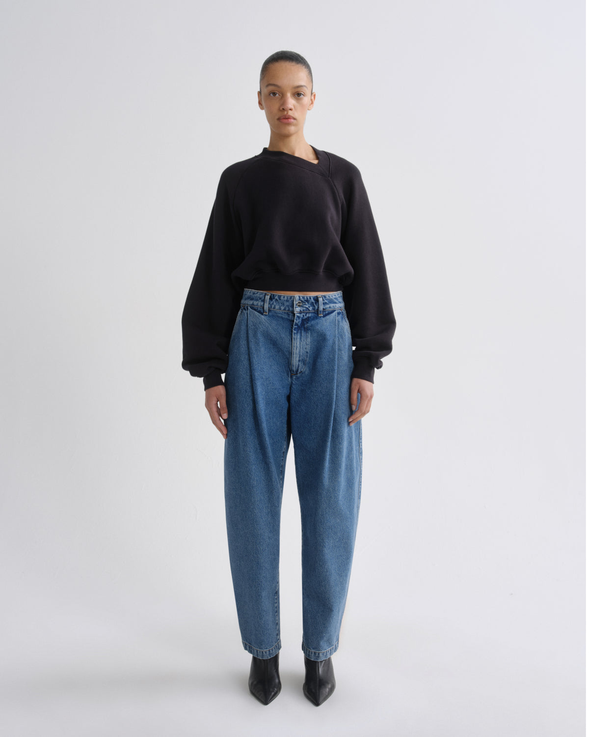 agolde-walsh-sweatshirt-washed-black-cropped image 3