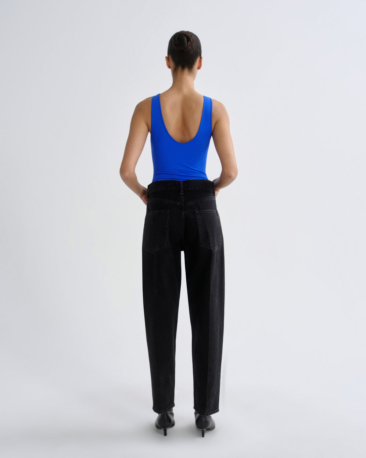 agolde-80-s-jean-weightless-jeans-phase-schwarz-straight image 2