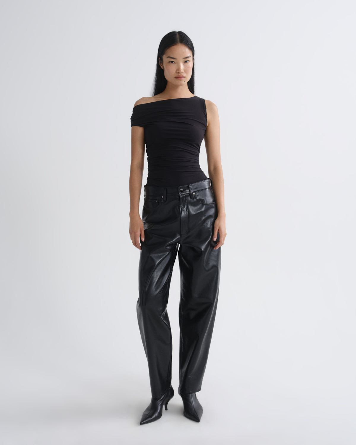 agolde-carlin-top-damen-oberteil-schwarz-one-shoulder image 5