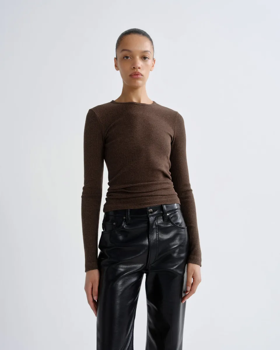 agolde-delphi-slim-tee-lizard-olive-langarm image 1
