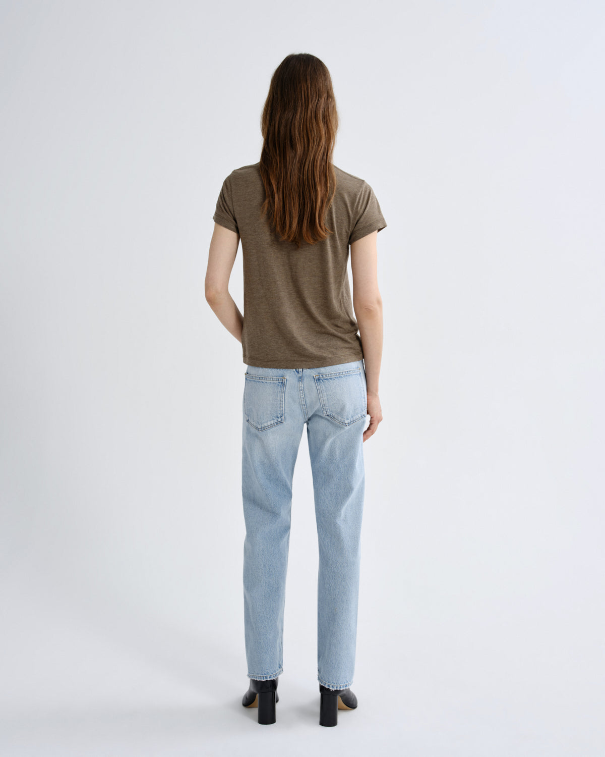 agolde-adine-long-line-t-shirt-loam-braun image 2