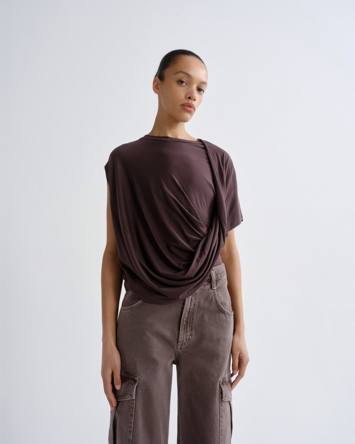 agolde-milena-twist-tee-top-raisin-lila-drapiert image 1