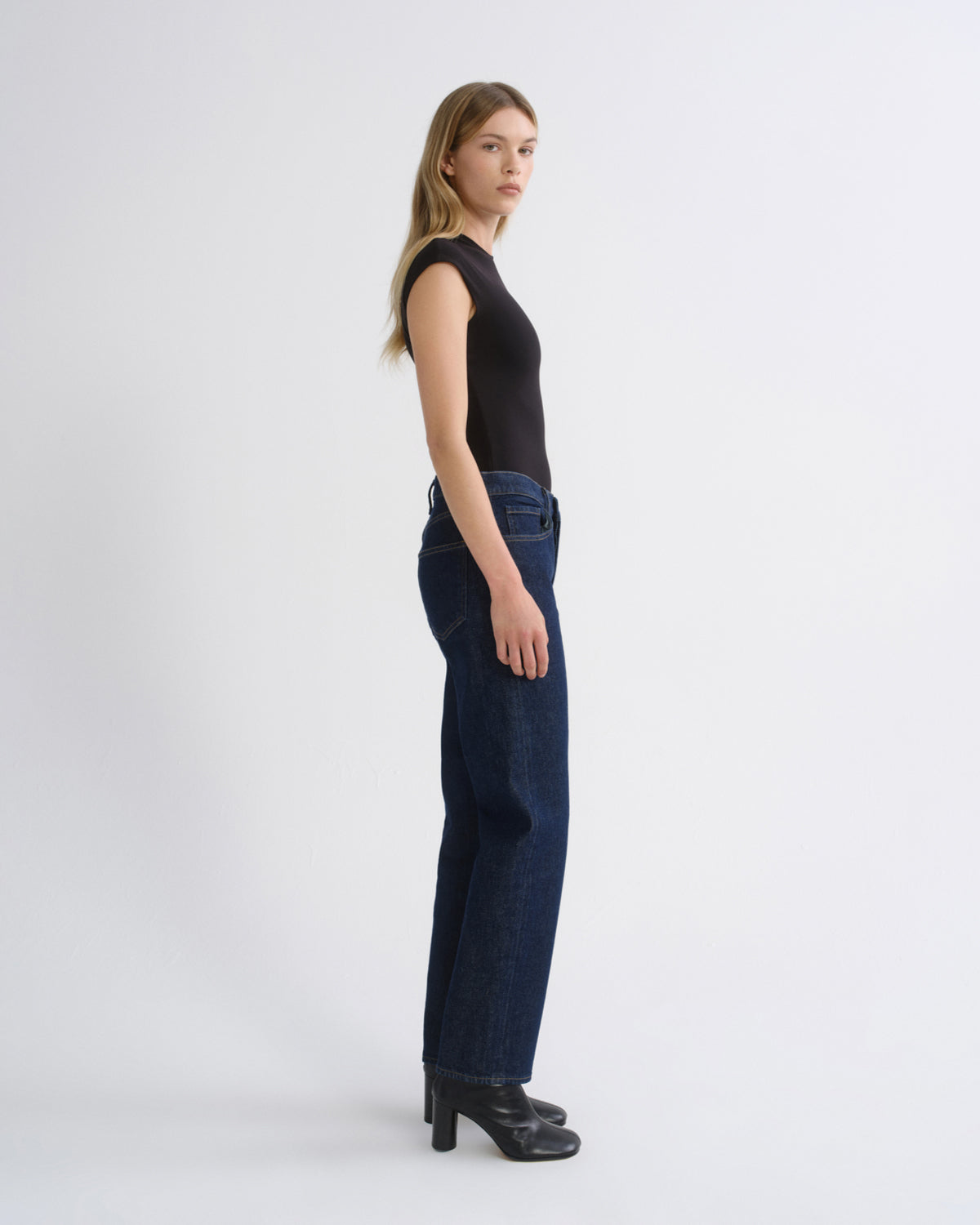 agolde-lana-jean-reissue-indigoblaue-damenjeans image 3