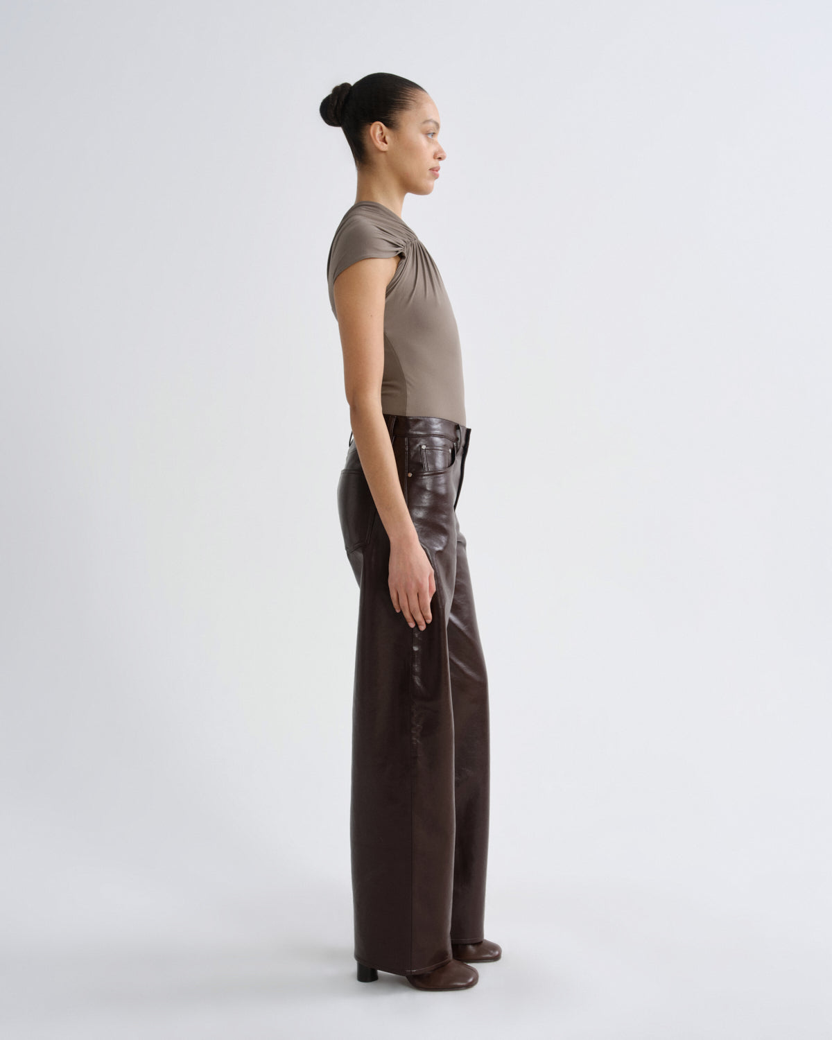 agolde-arc-jean-32-lederhose-madera-braun-recycling-leder image 3