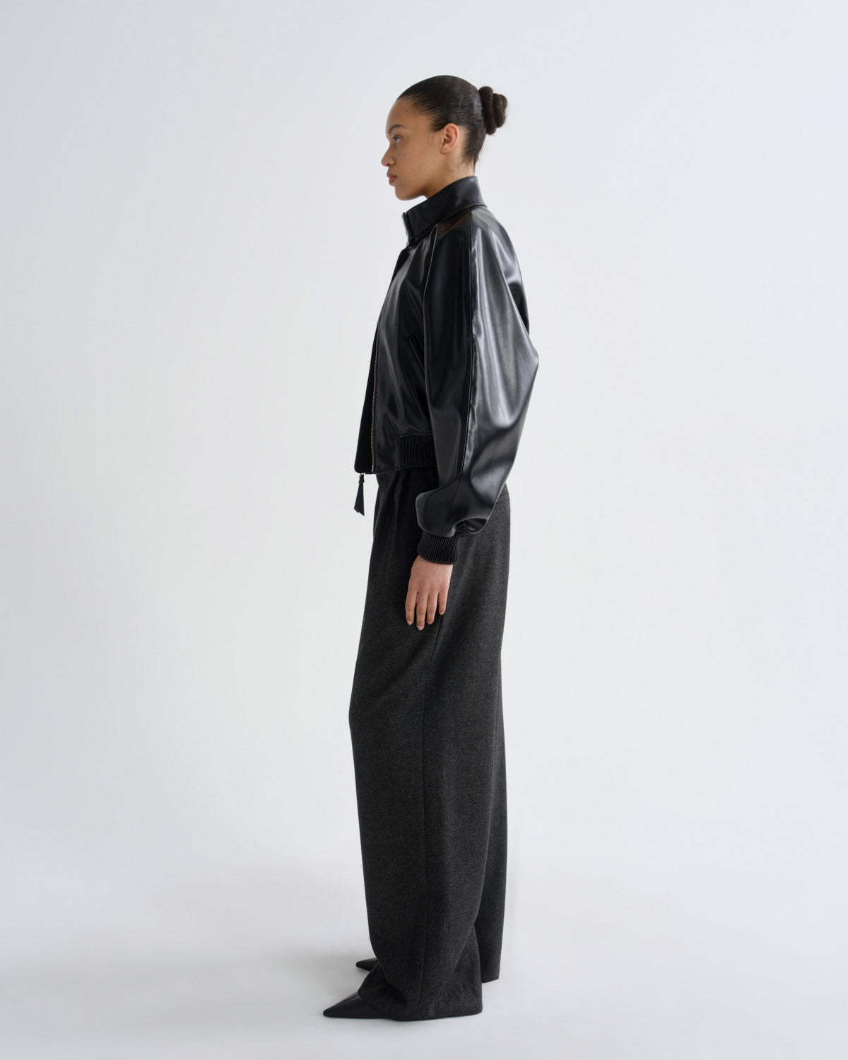 agolde-nova-bomber-jacke-schwarz-damen-cropped-kunstleder image 3