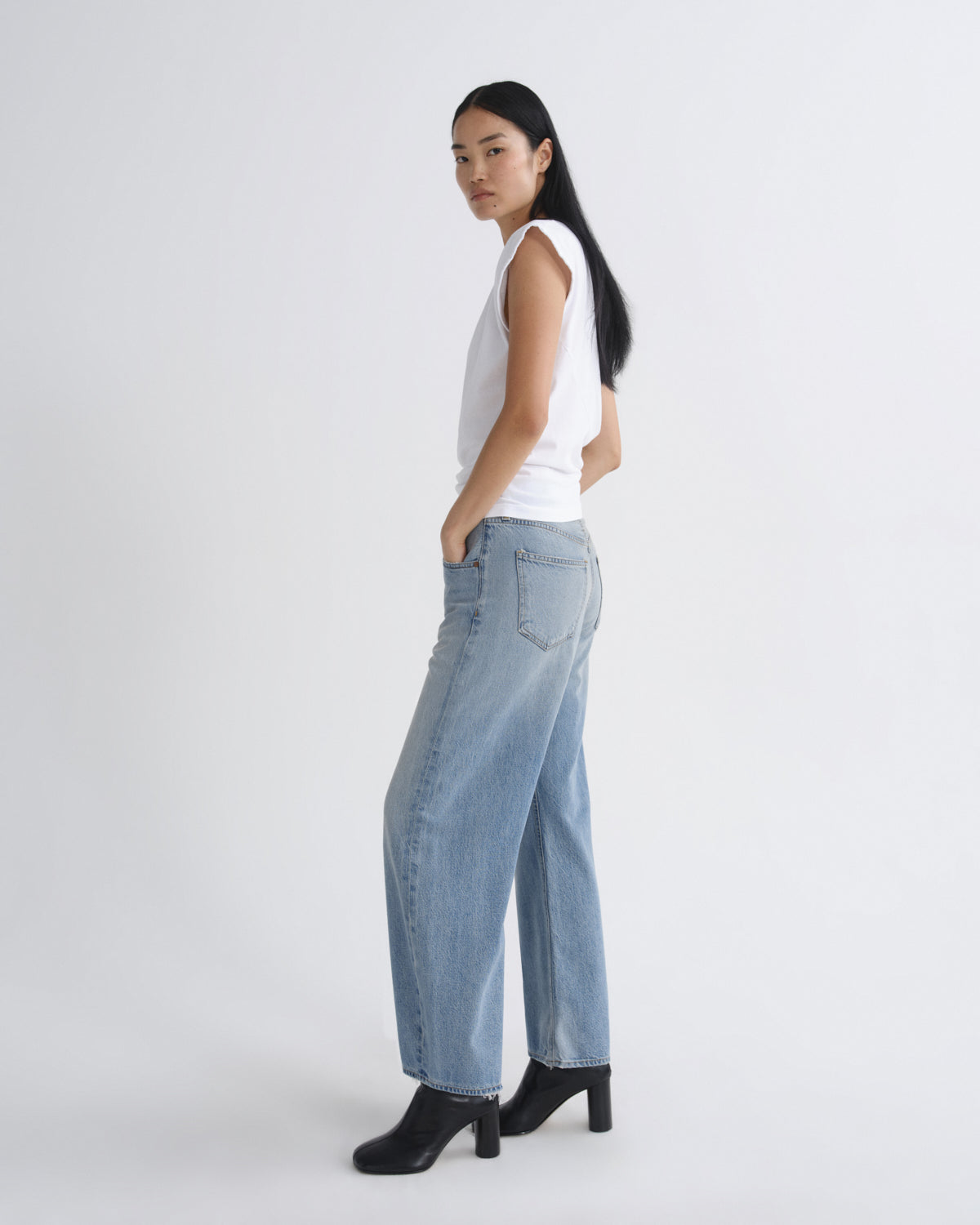 agolde-low-curve-crop-jean-flyweight-reset-indigo image 4