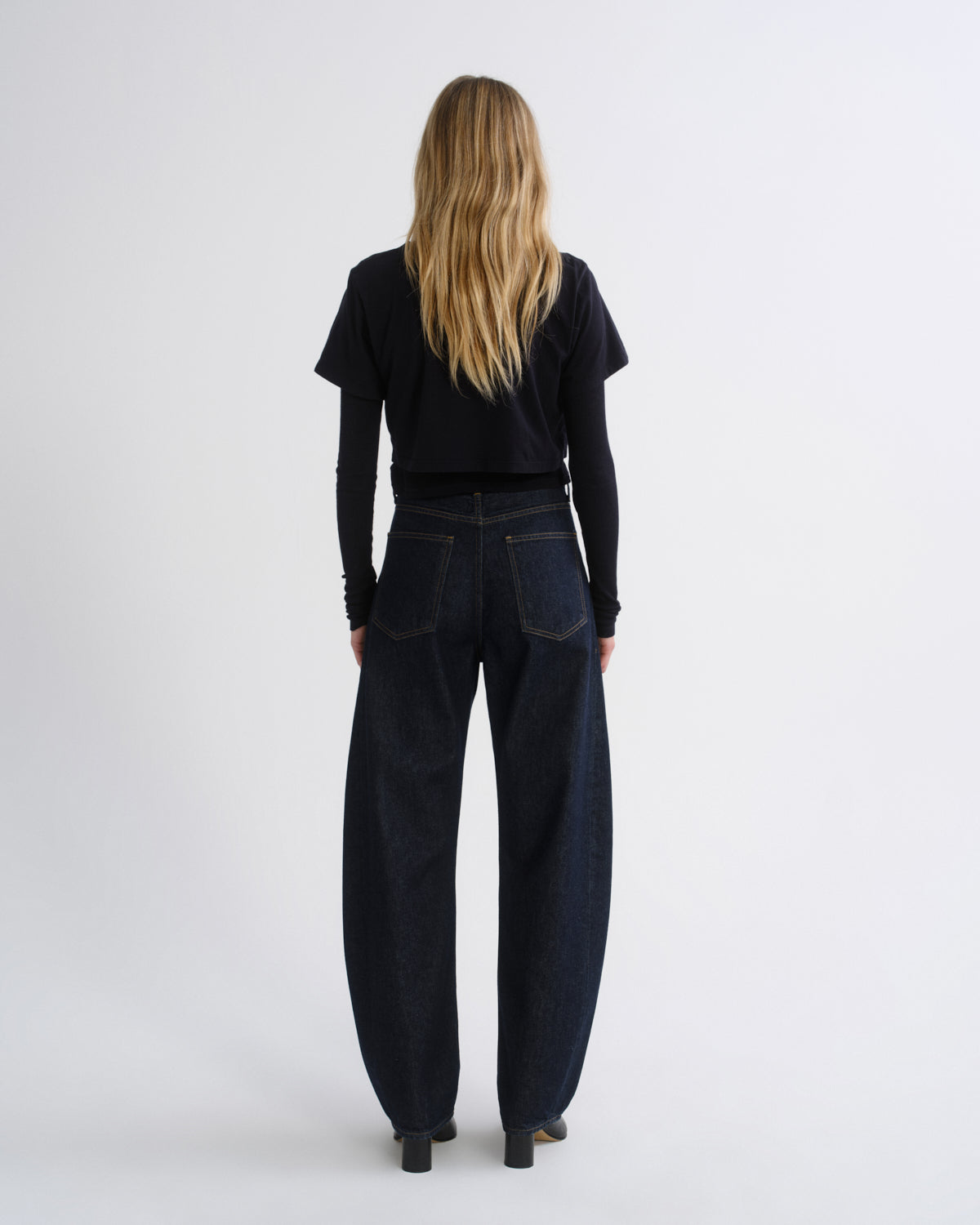 agolde-romily-tee-t-shirt-blackened-navy-cropped image 2