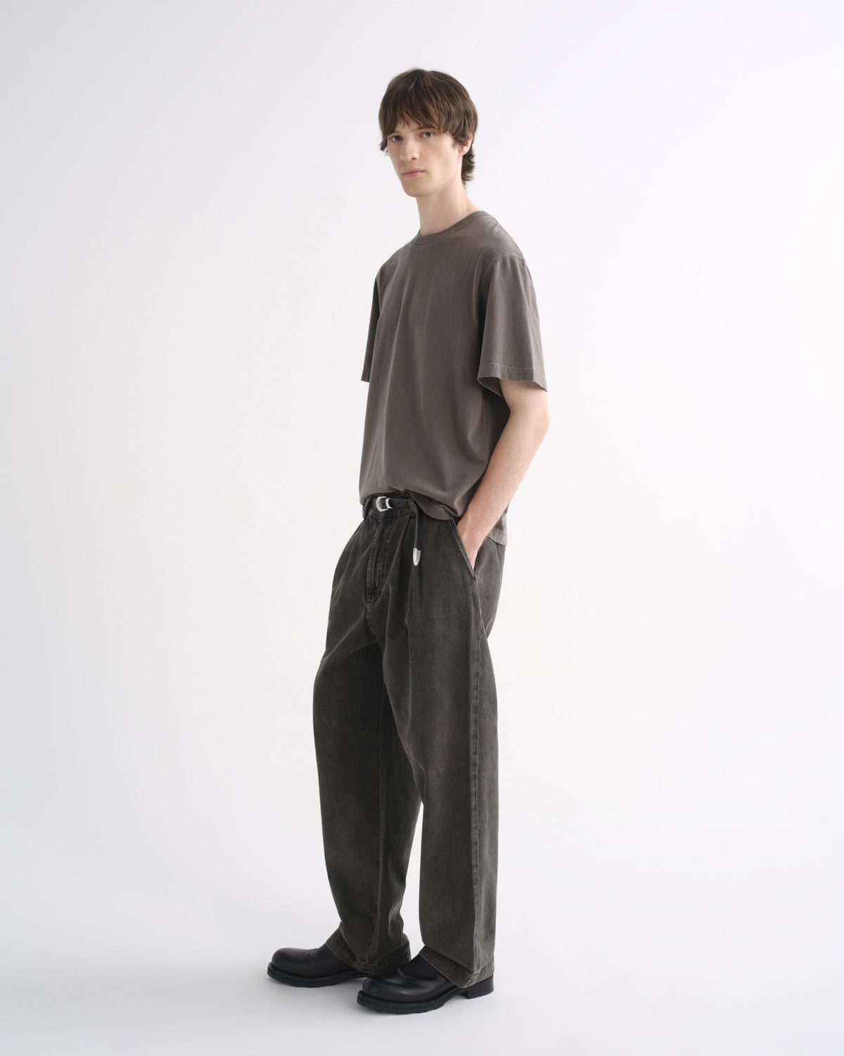 agolde-asha-mock-neck-tee-t-shirt-millstone-grau-leicht image 5