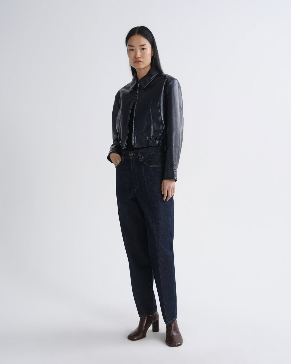 agolde-nahla-cropped-jacket-lederjacke-navy image 4