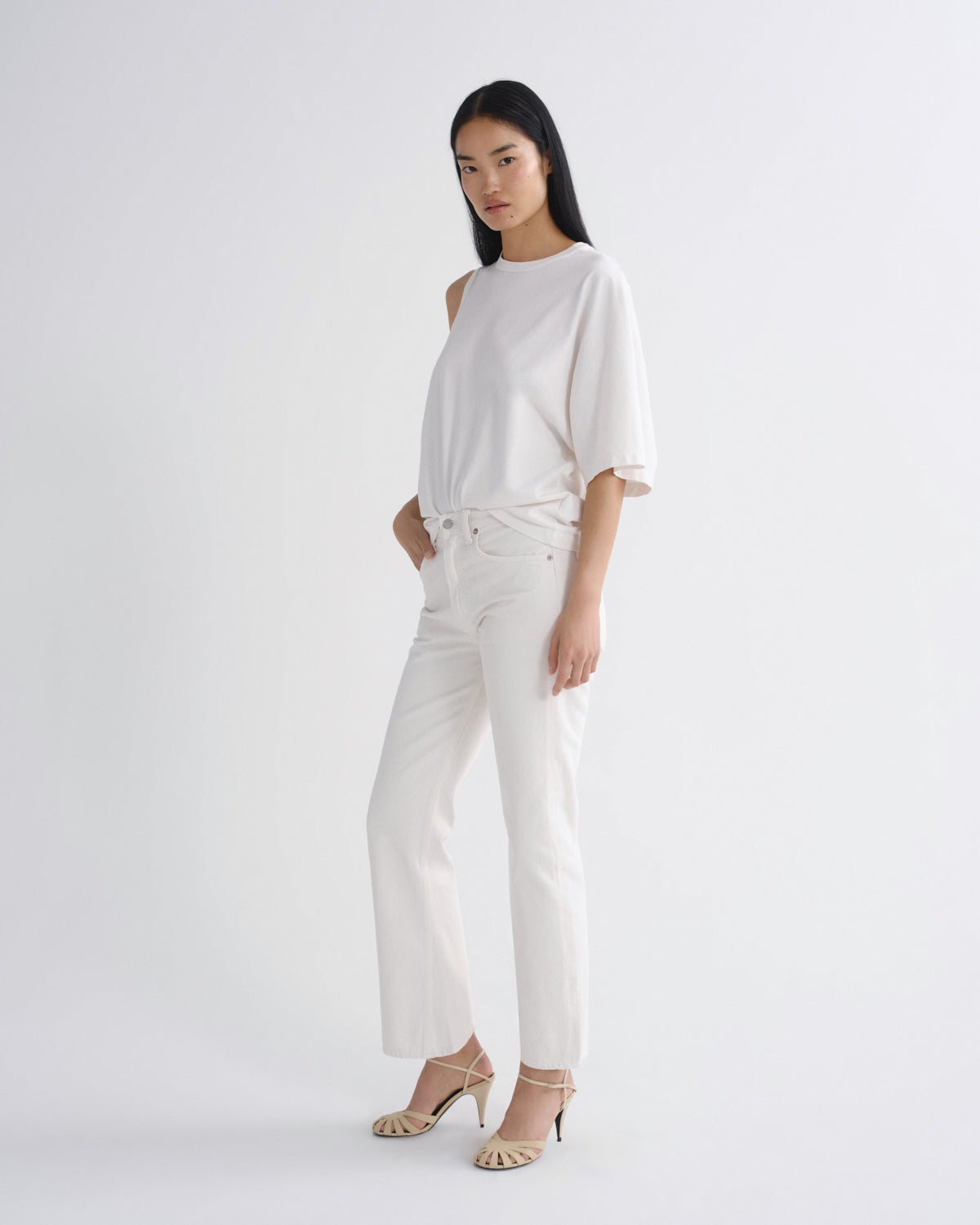 agolde-mid-rise-kick-boot-jean-chalk-white-weiss-bootcut image 4