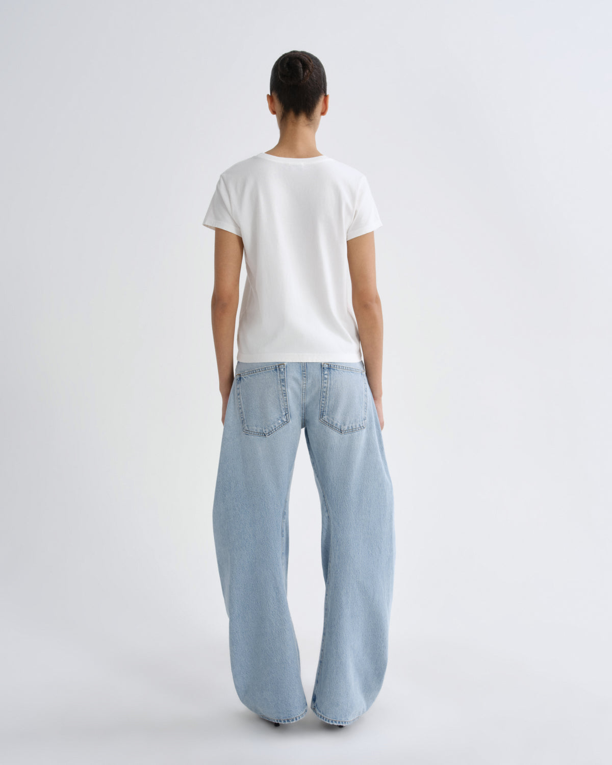 agolde-long-line-adine-t-shirt-white-ash-creme-bio image 3
