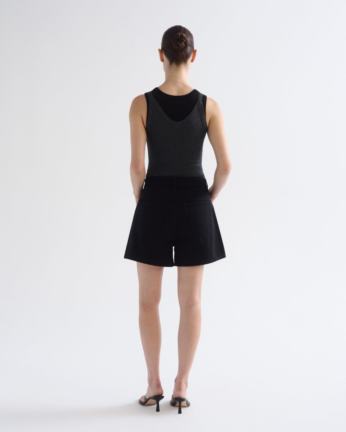 agolde-rhoda-pleated-shorts-damen-holt-schwarz-high-waist image 2