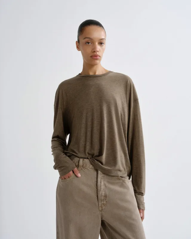 agolde-sasha-tee-tencel-langarmshirt-loam-braun image 1
