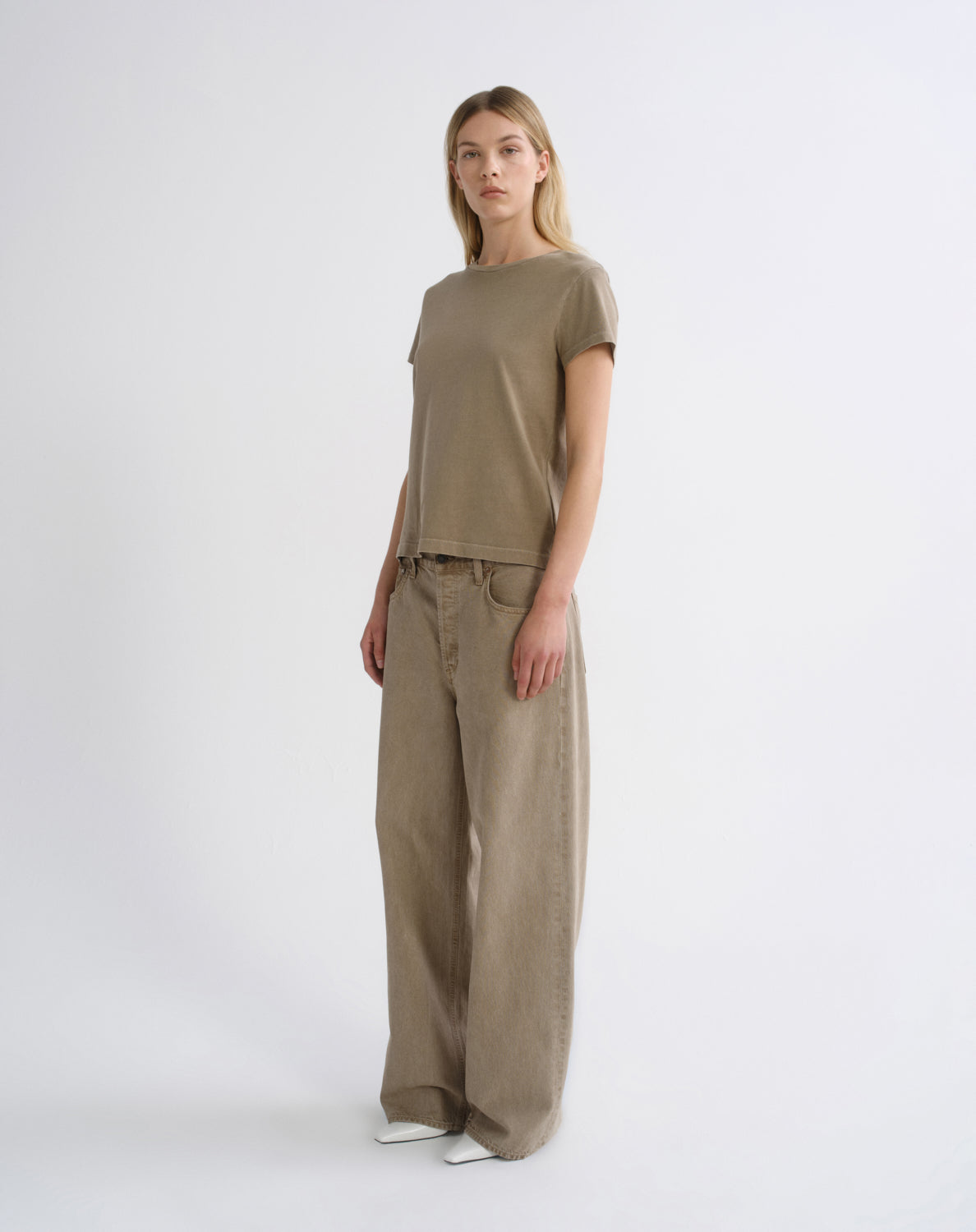 agolde-adine-long-line-tee-t-shirt-trail-braun image 4