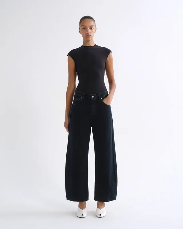 agolde-low-curve-crop-jean-crushed-schwarz-cropped image 1