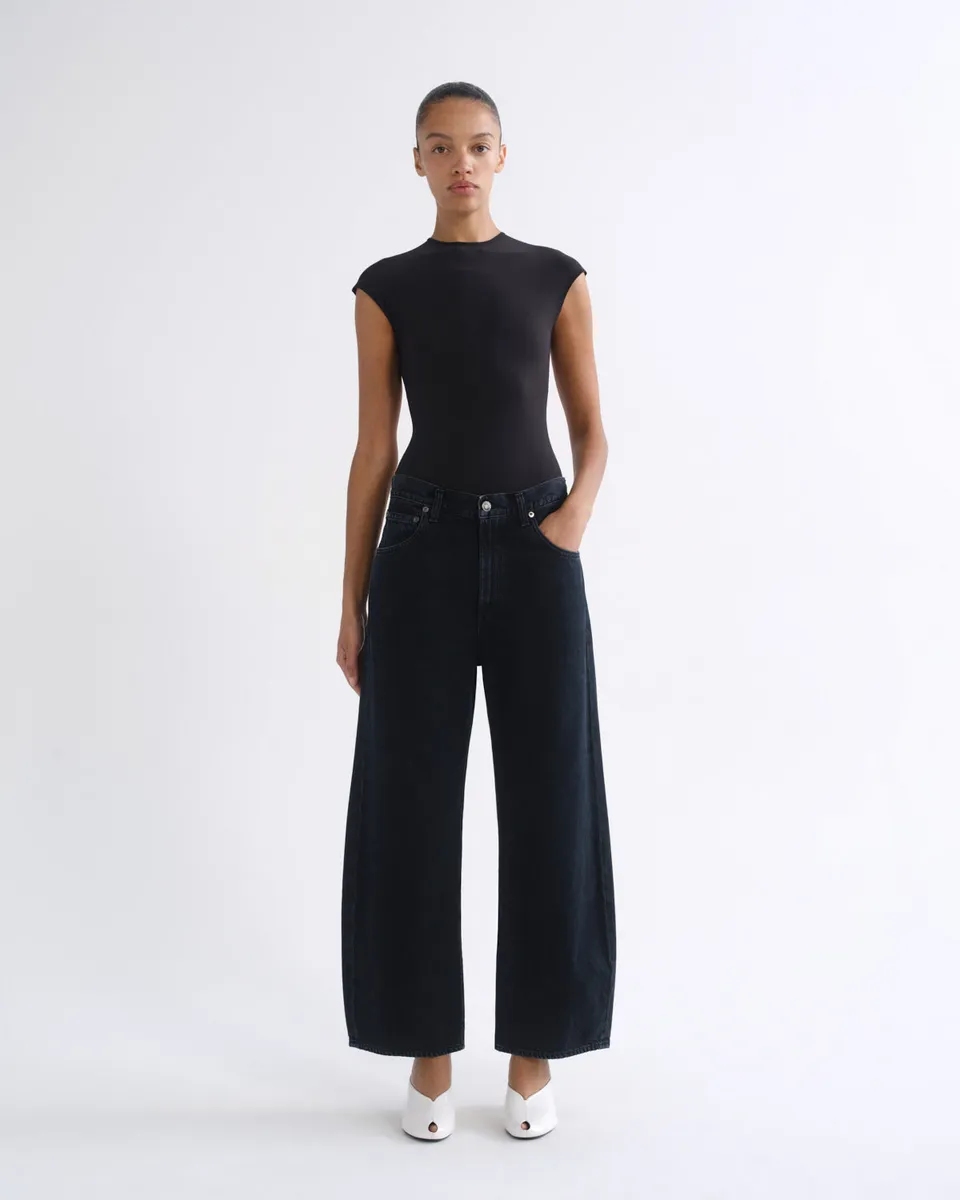 agolde-low-curve-crop-jean-crushed-schwarz-cropped image 1