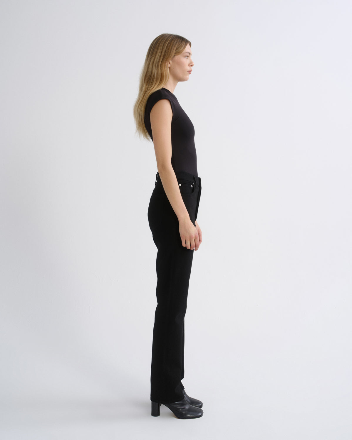 agolde-agata-bodysuit-body-schwarz-cap-sleeve image 3