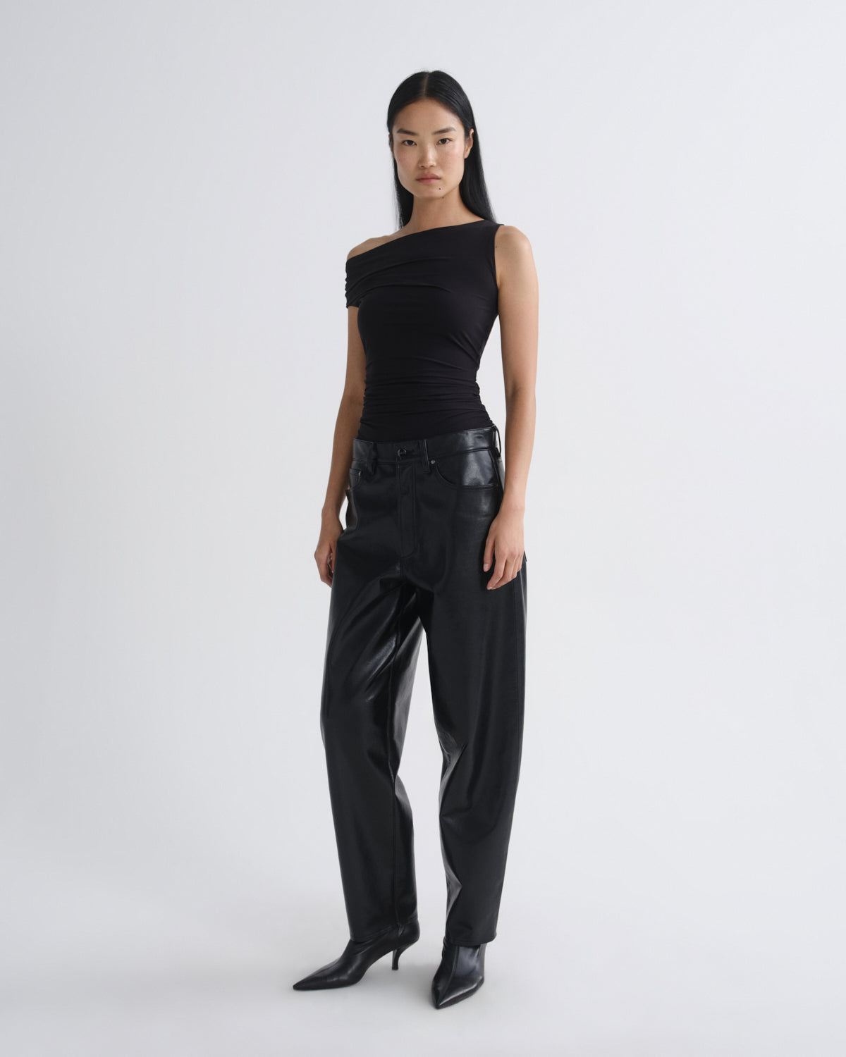 agolde-carlin-top-damen-oberteil-schwarz-one-shoulder image 4
