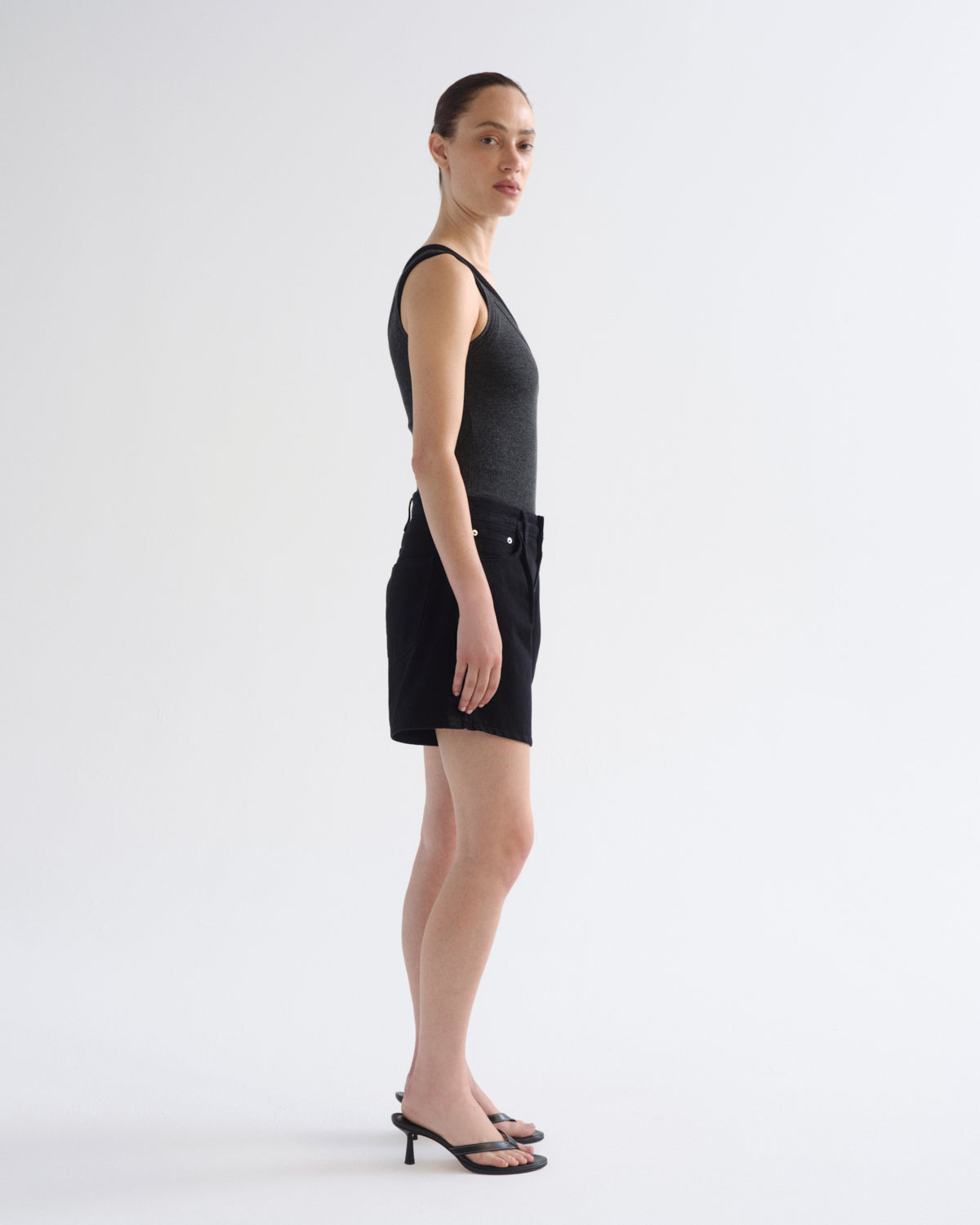 agolde-rhoda-pleated-shorts-damen-holt-schwarz-high-waist image 3